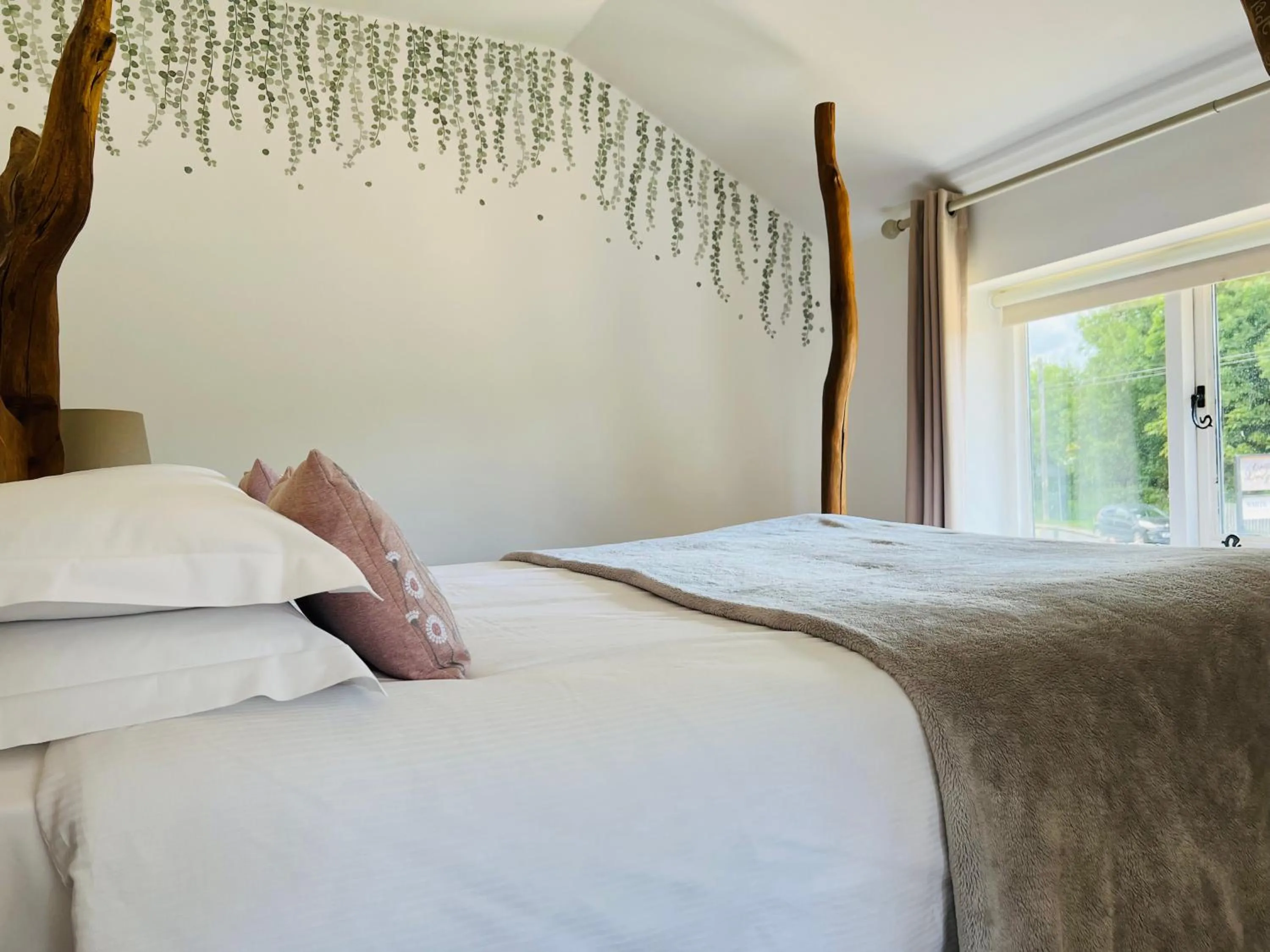 Bedroom, Bed in Cottage Lodge Hotel