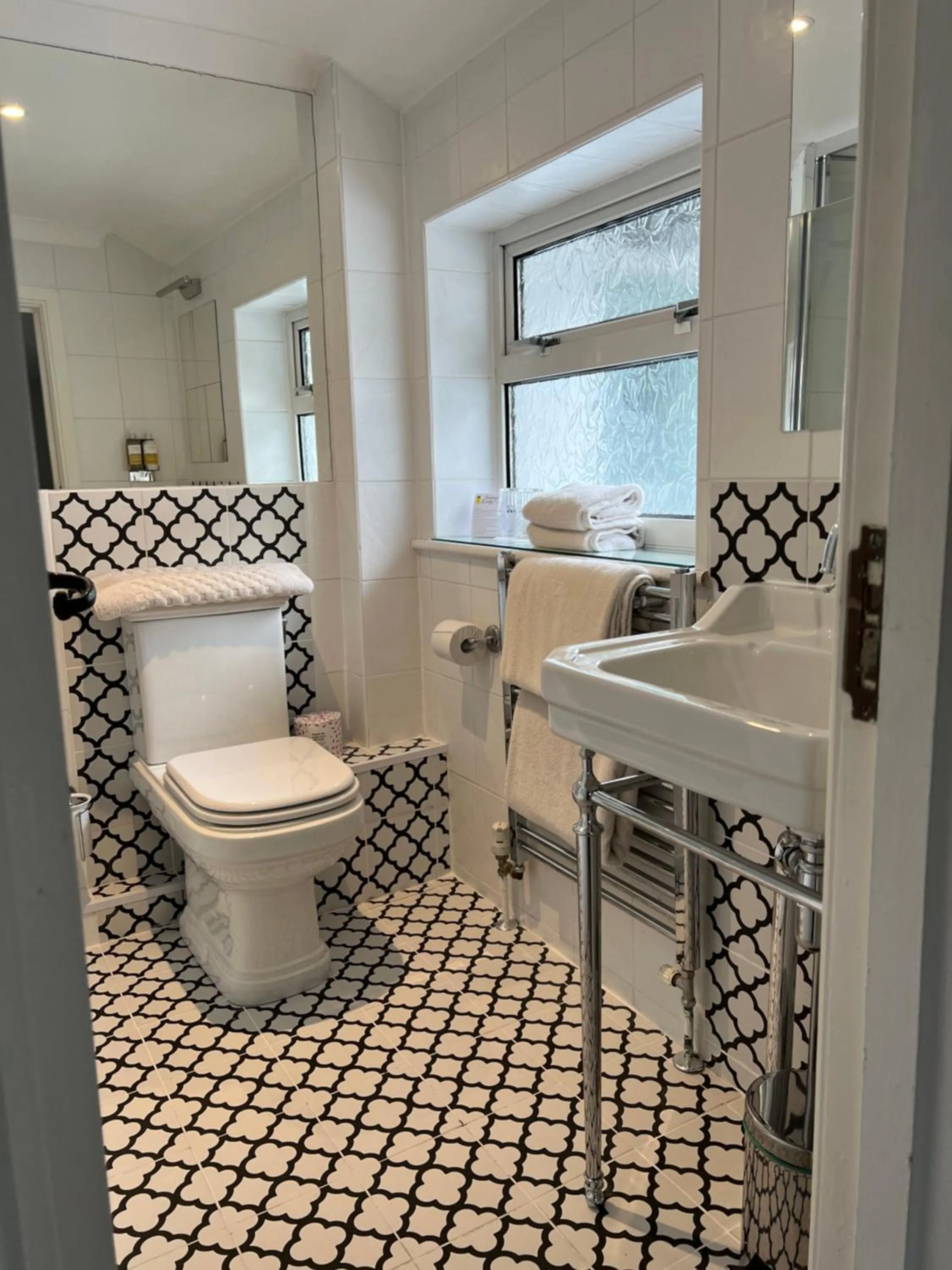 Bathroom in Cottage Lodge Hotel