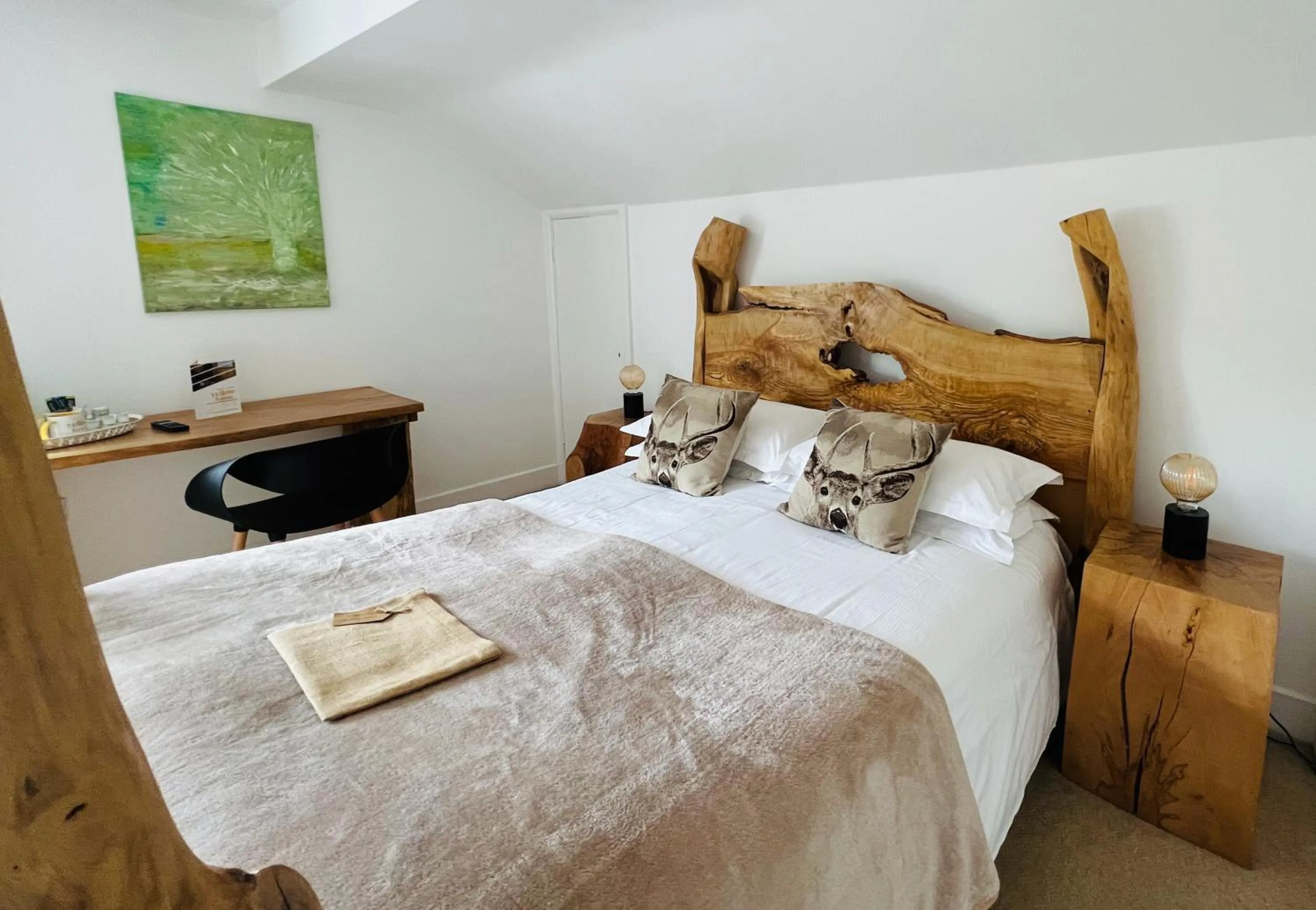 Bedroom, Bed in Cottage Lodge Hotel