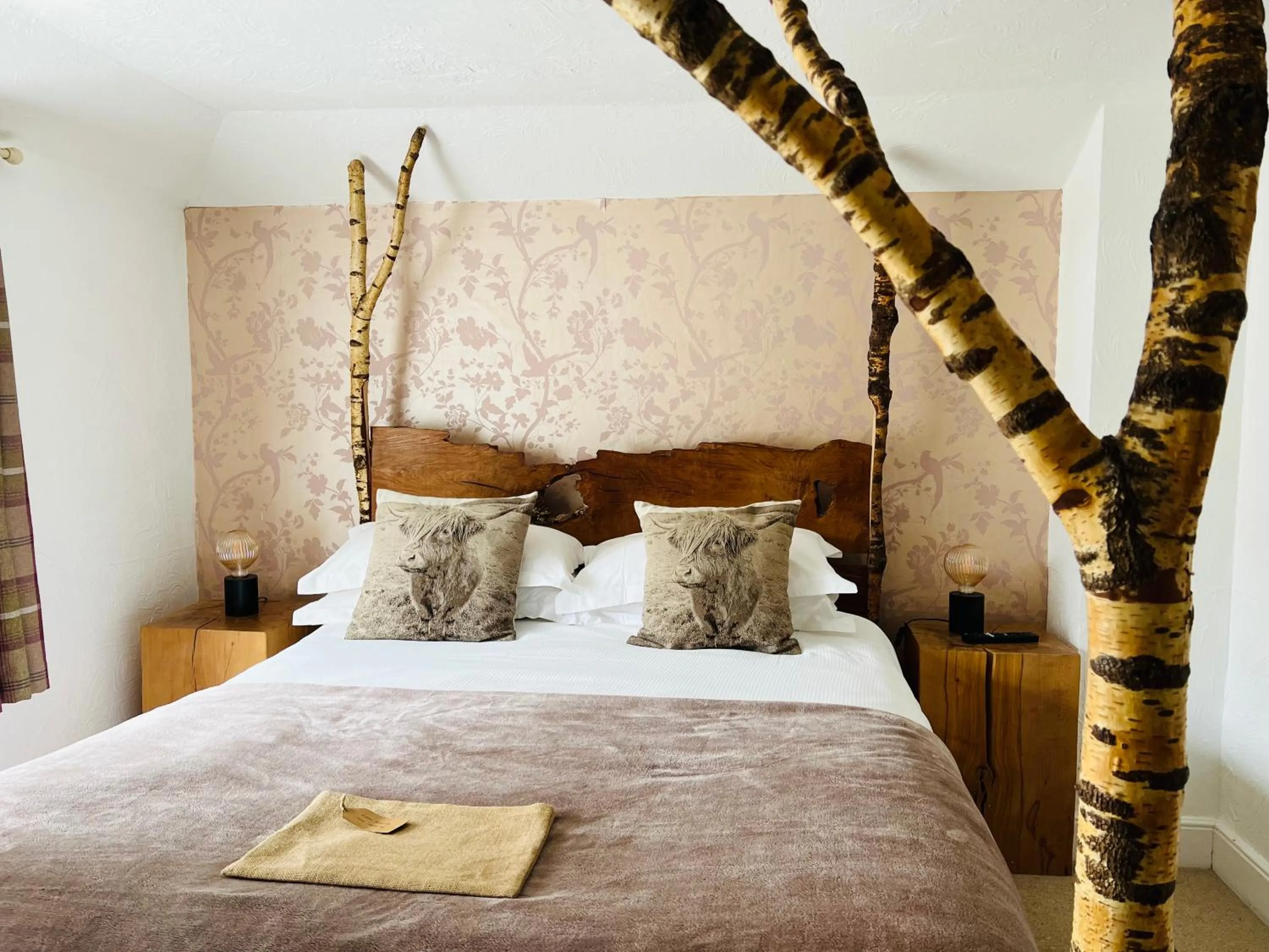Bedroom, Bed in Cottage Lodge Hotel