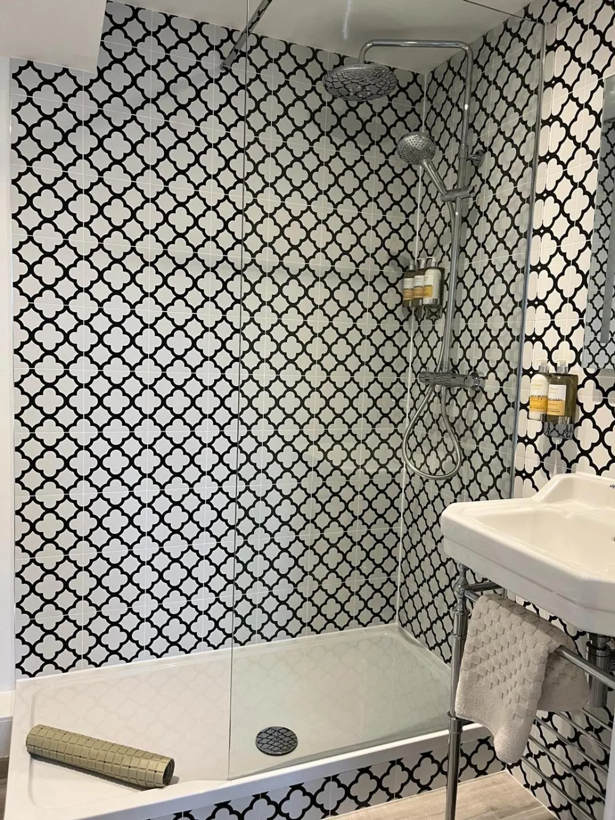 Bathroom in Cottage Lodge Hotel