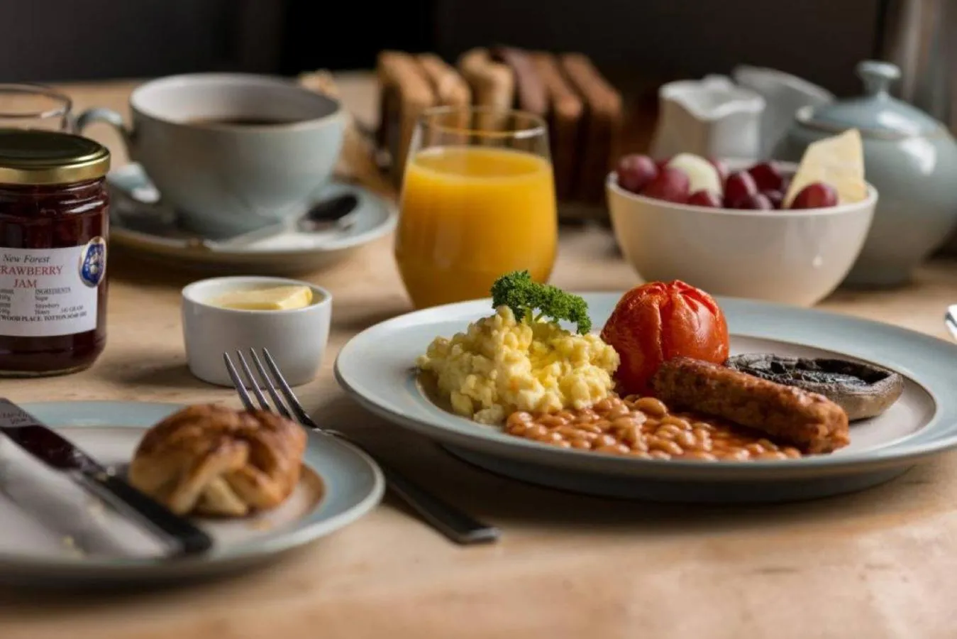 Food and drinks in Cottage Lodge Hotel