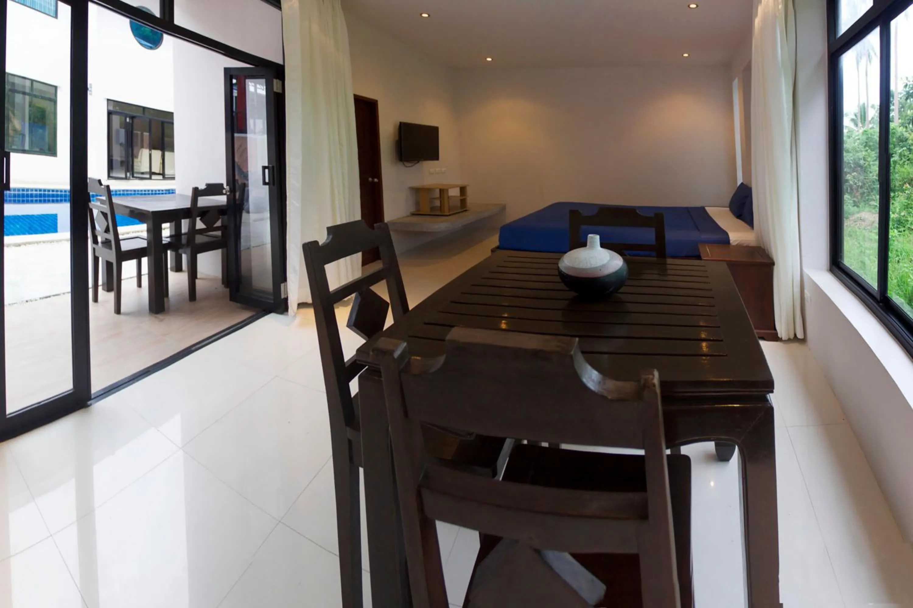 Photo of the whole room in Superpro Samui