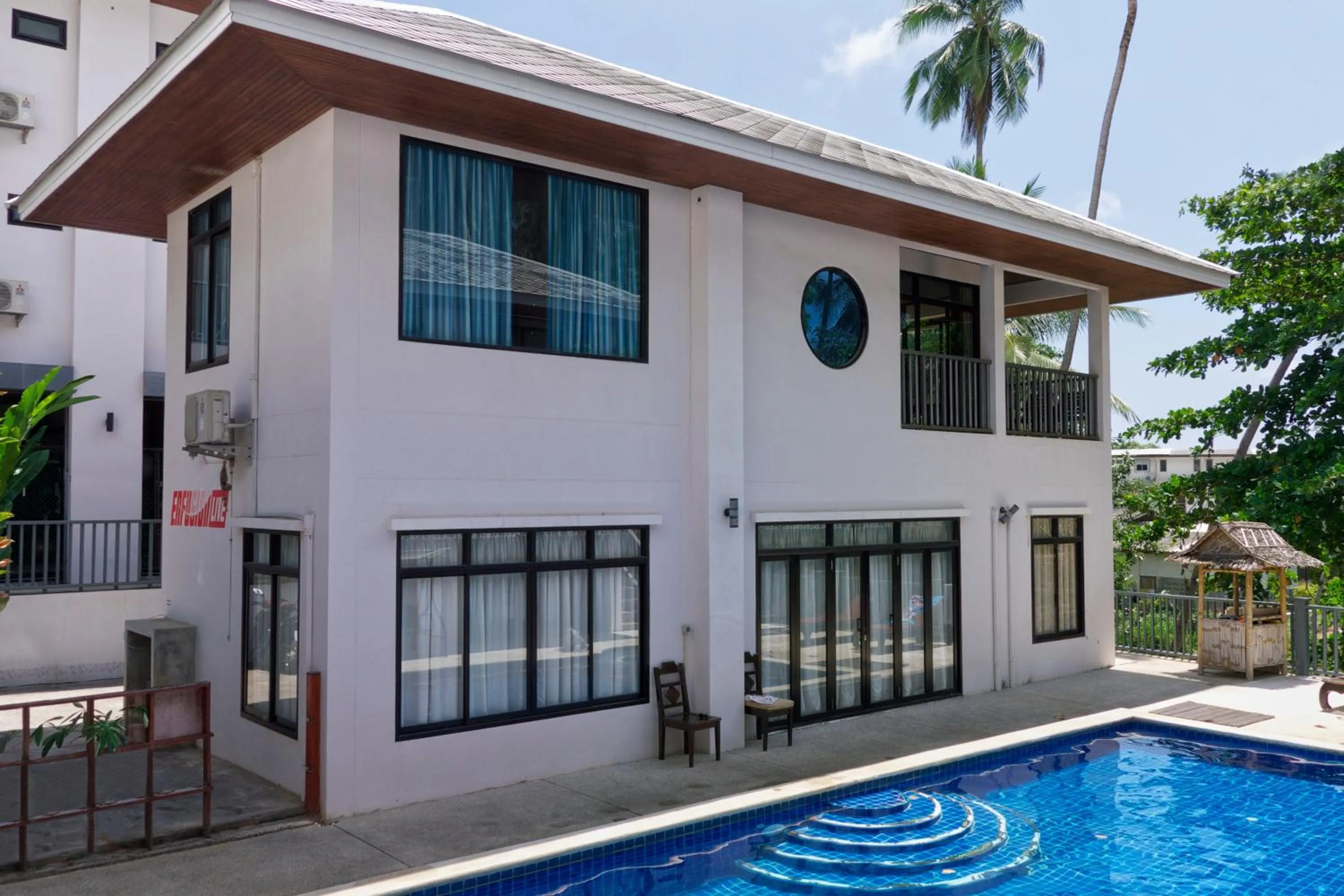 Swimming pool in Superpro Samui