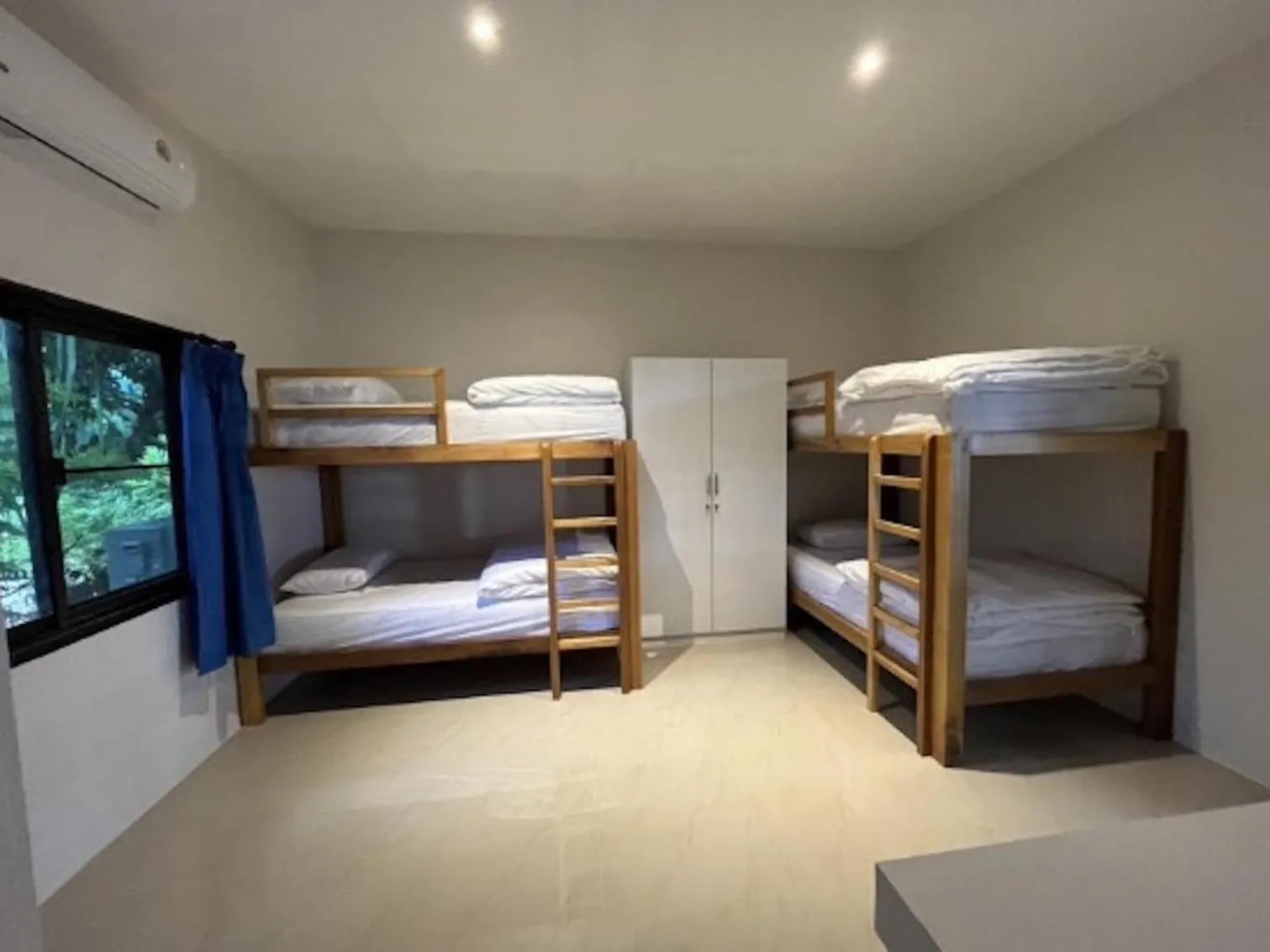 bunk bed, Bed in Superpro Samui