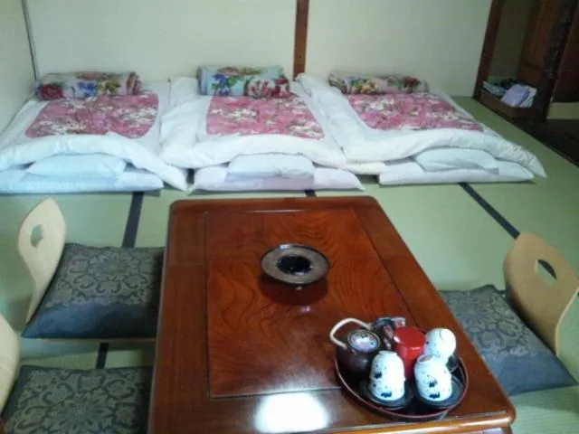 Decorative detail, Bed in Takigawa Ryokan