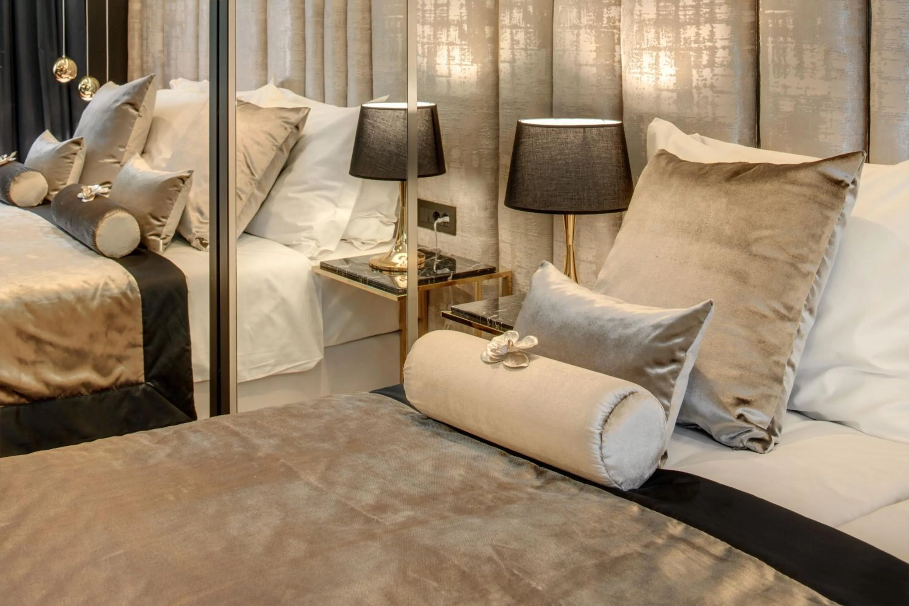 Bedroom, Bed in Posh Residence Luxury Suites