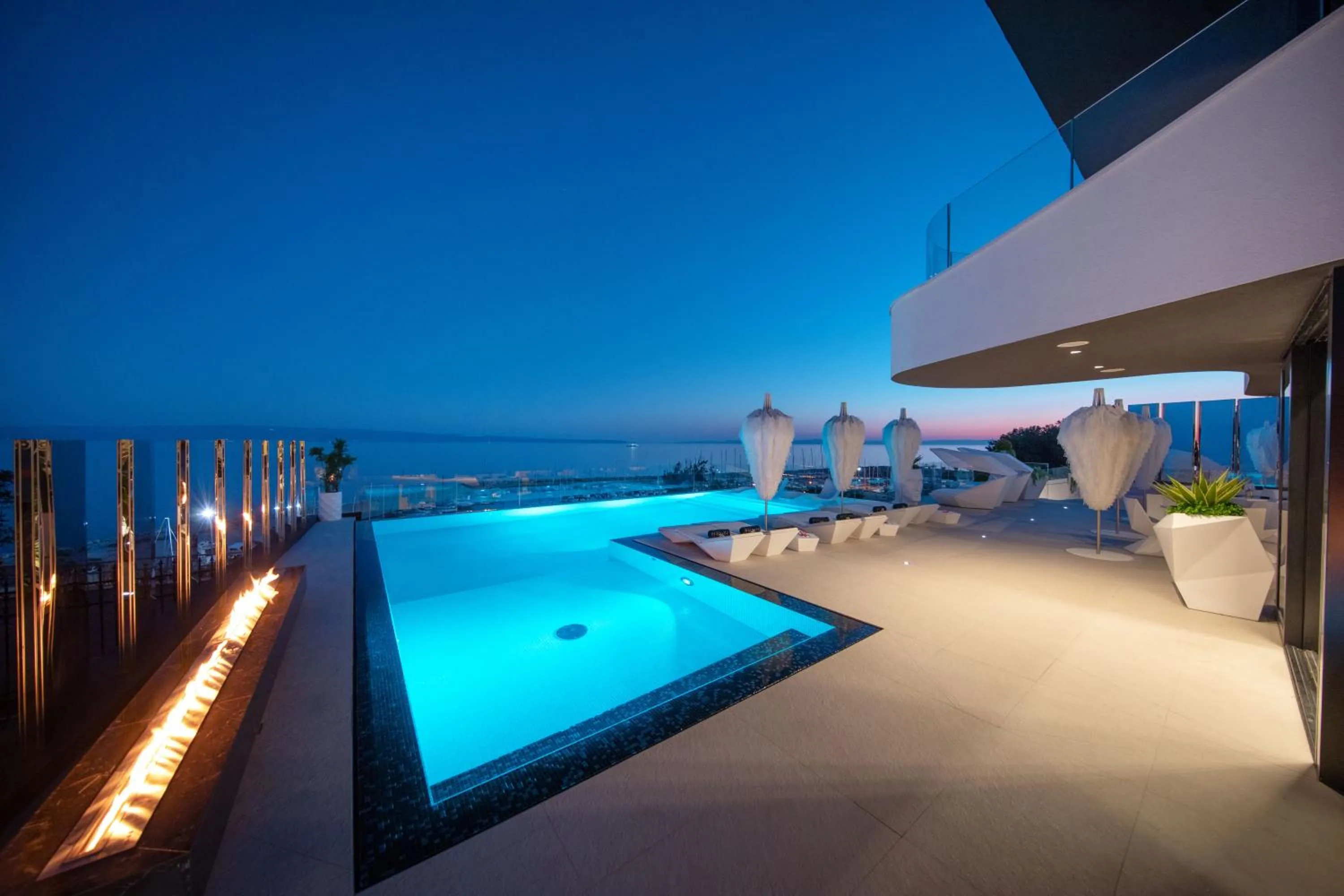 Swimming pool in Posh Residence Luxury Suites