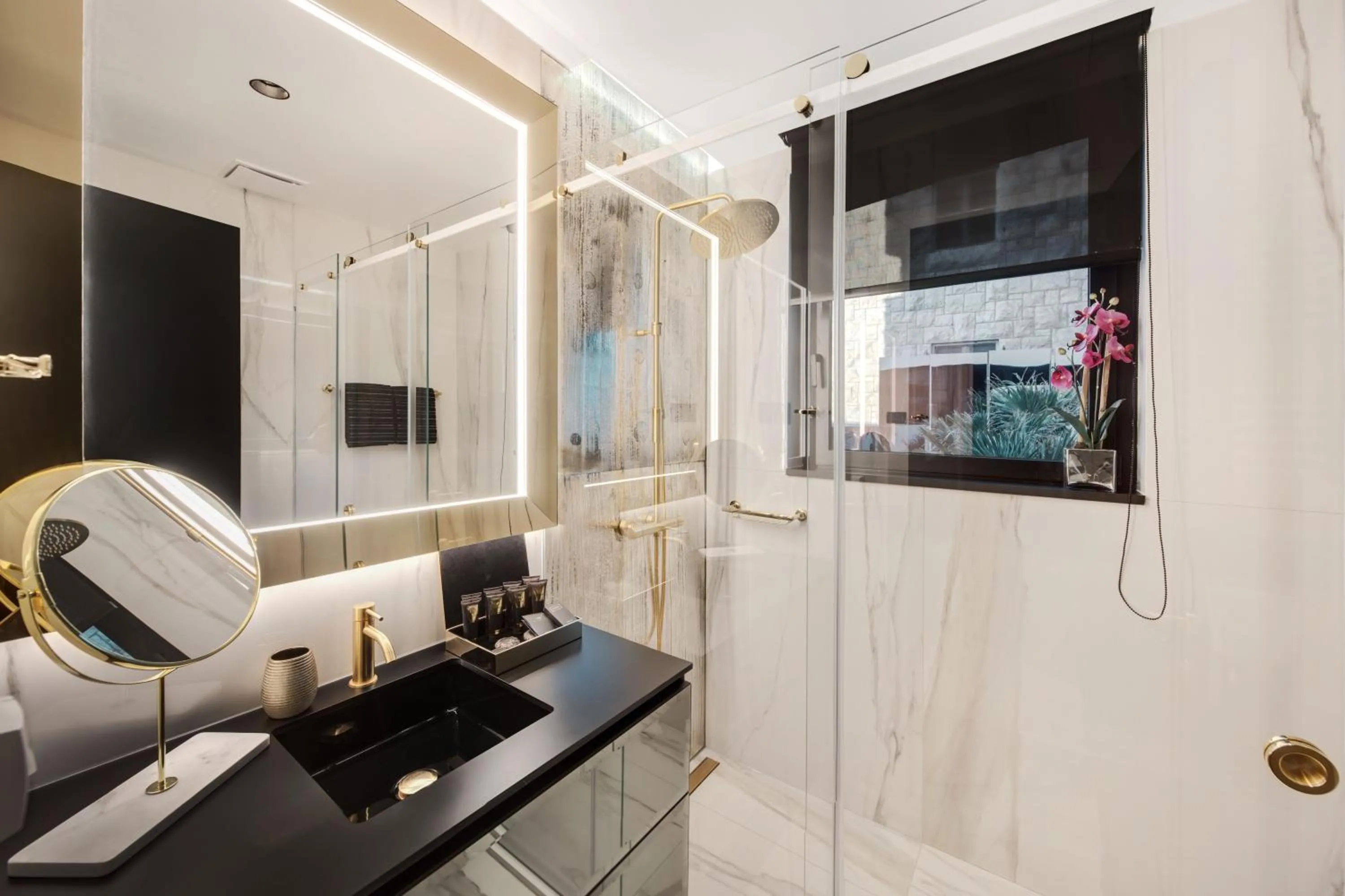 Shower in Posh Residence Luxury Suites