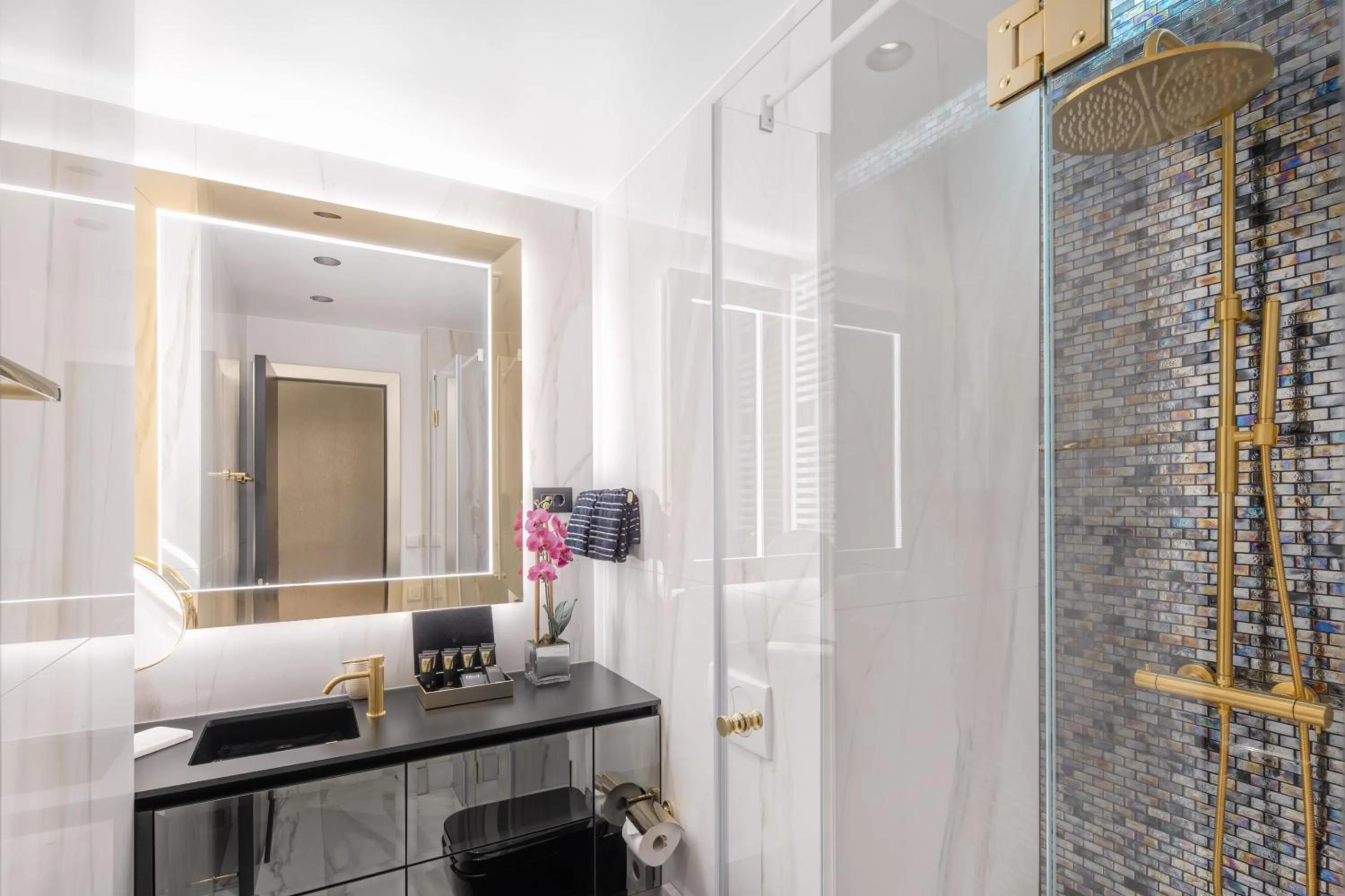 Bathroom in Posh Residence Luxury Suites