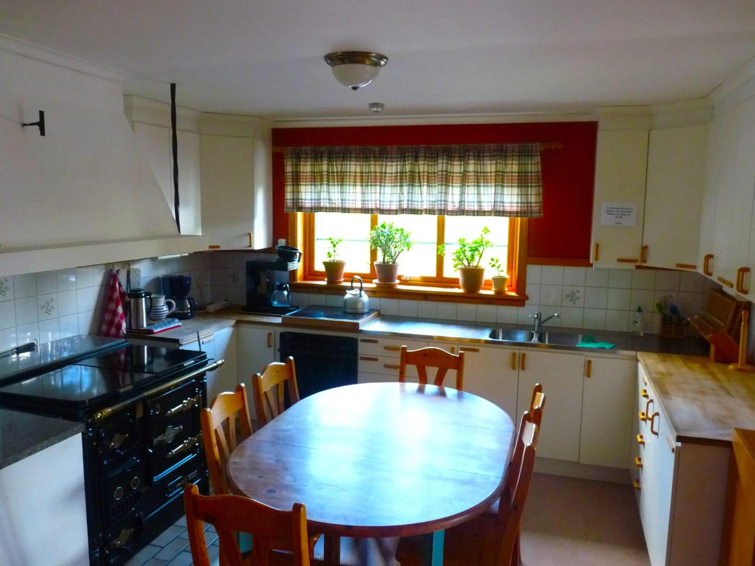 Communal kitchen in Tingvall B&B Eco-Lodge