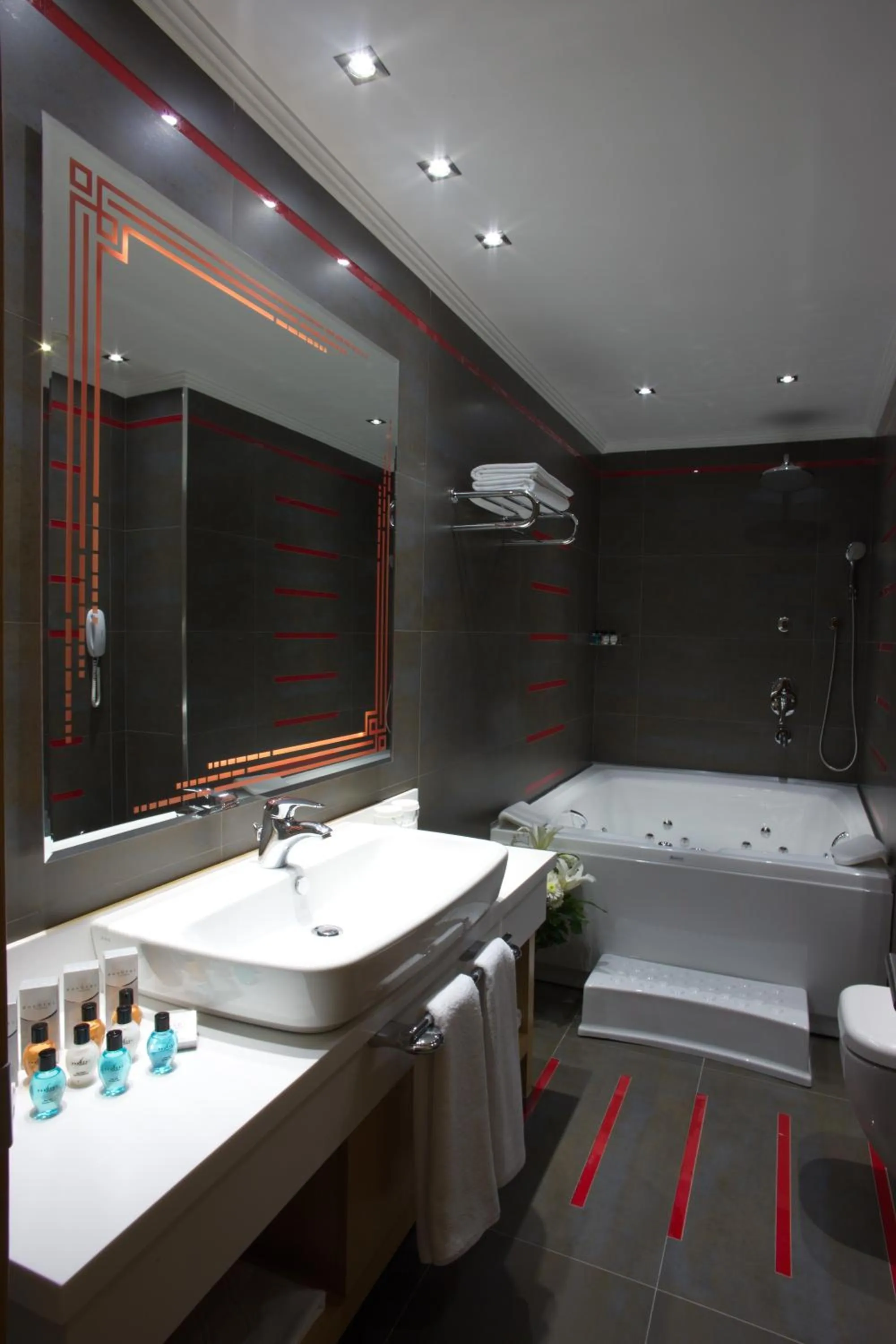 Bathroom, Bed in dovsOtel