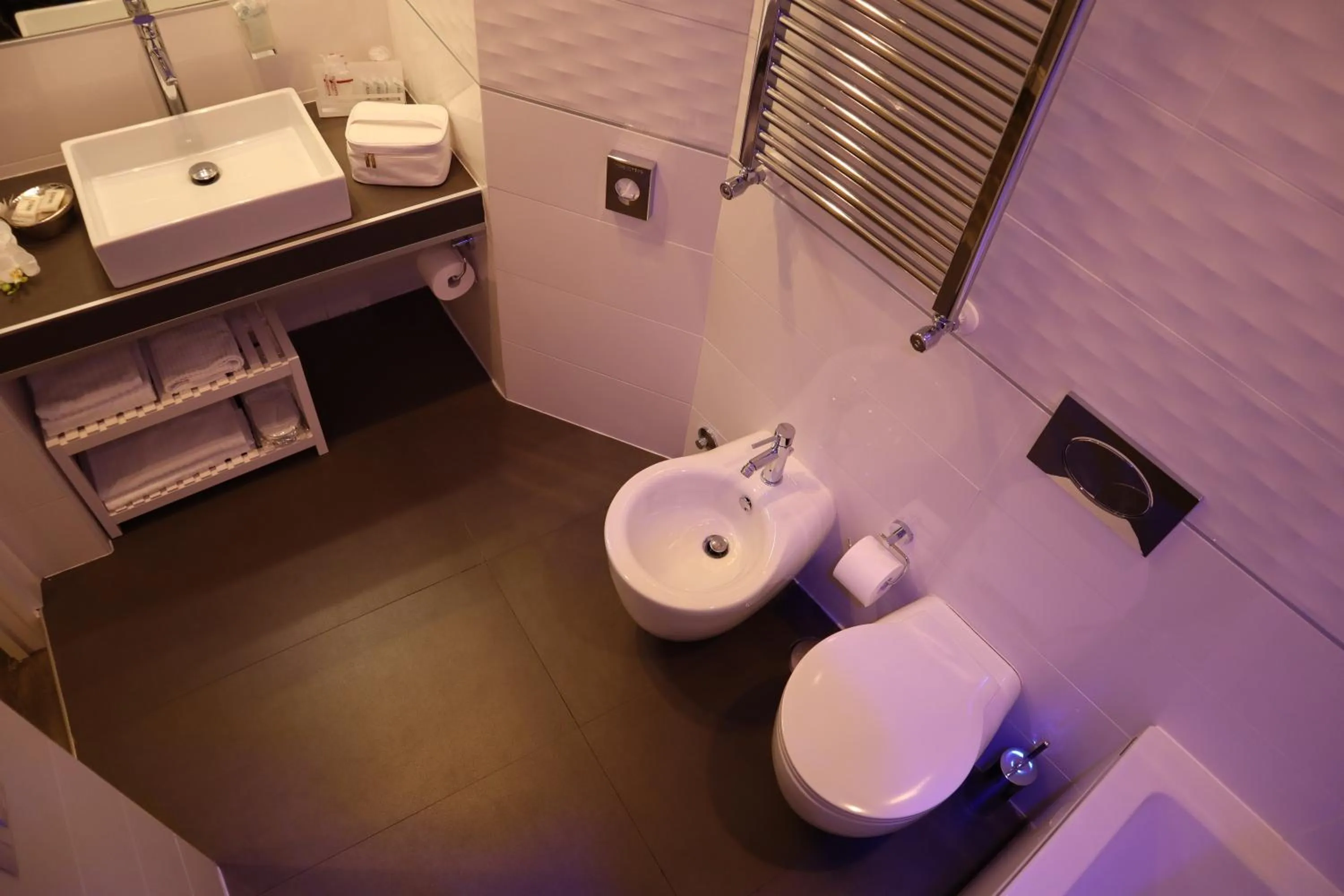 Bathroom in MILLINA SUITES IN NAVONA