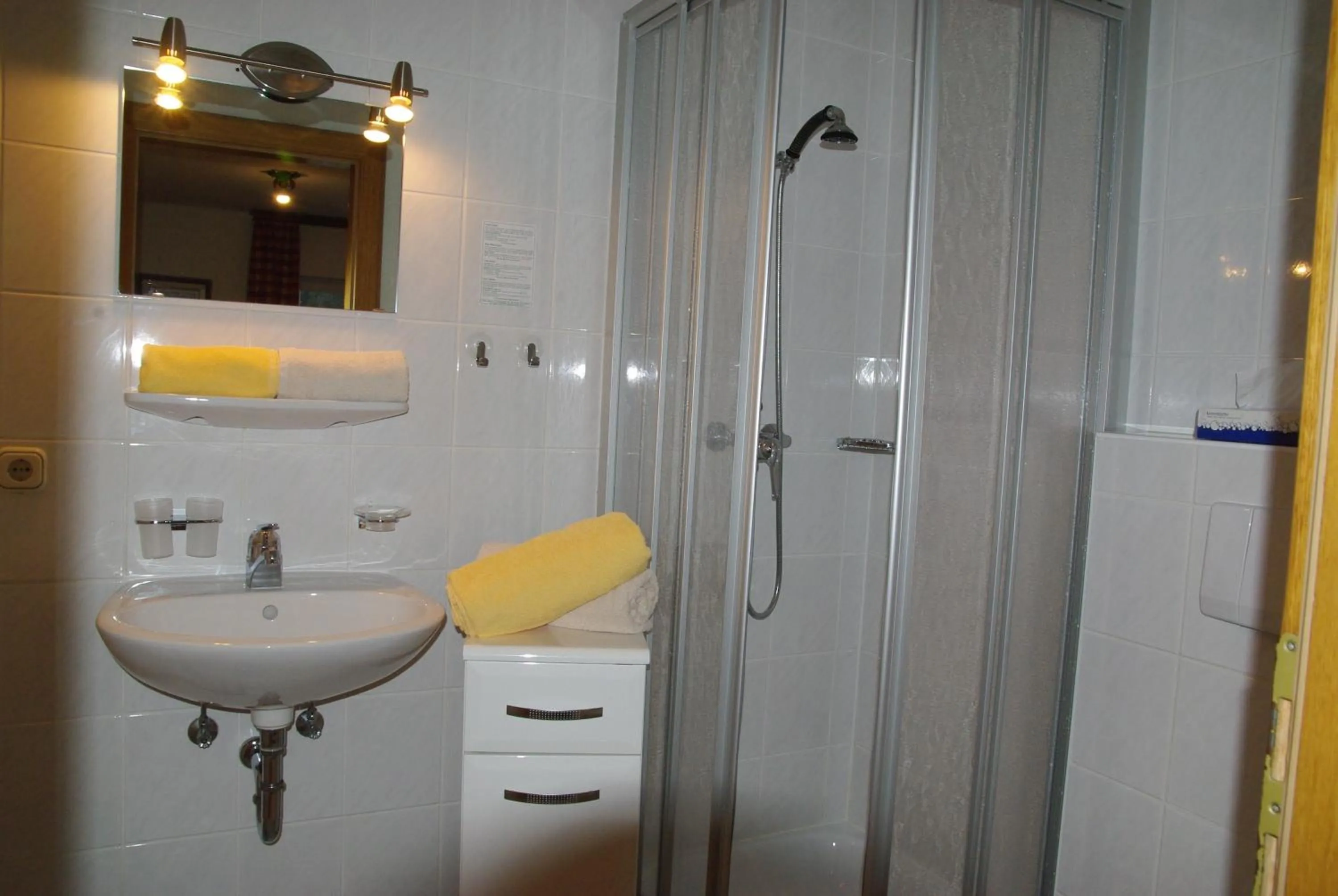 Shower in Hotel-Pension Heike