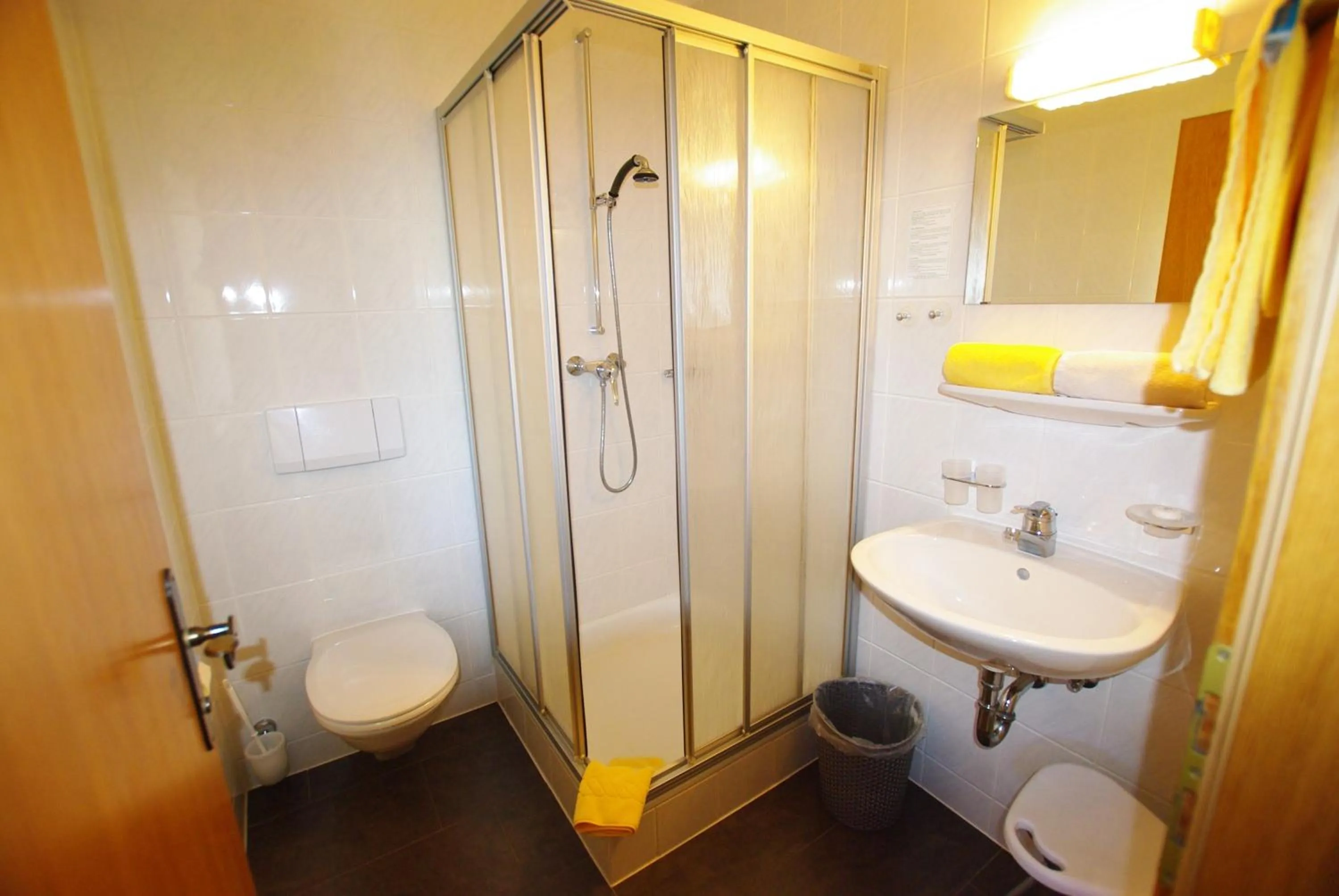 Bathroom in Hotel-Pension Heike