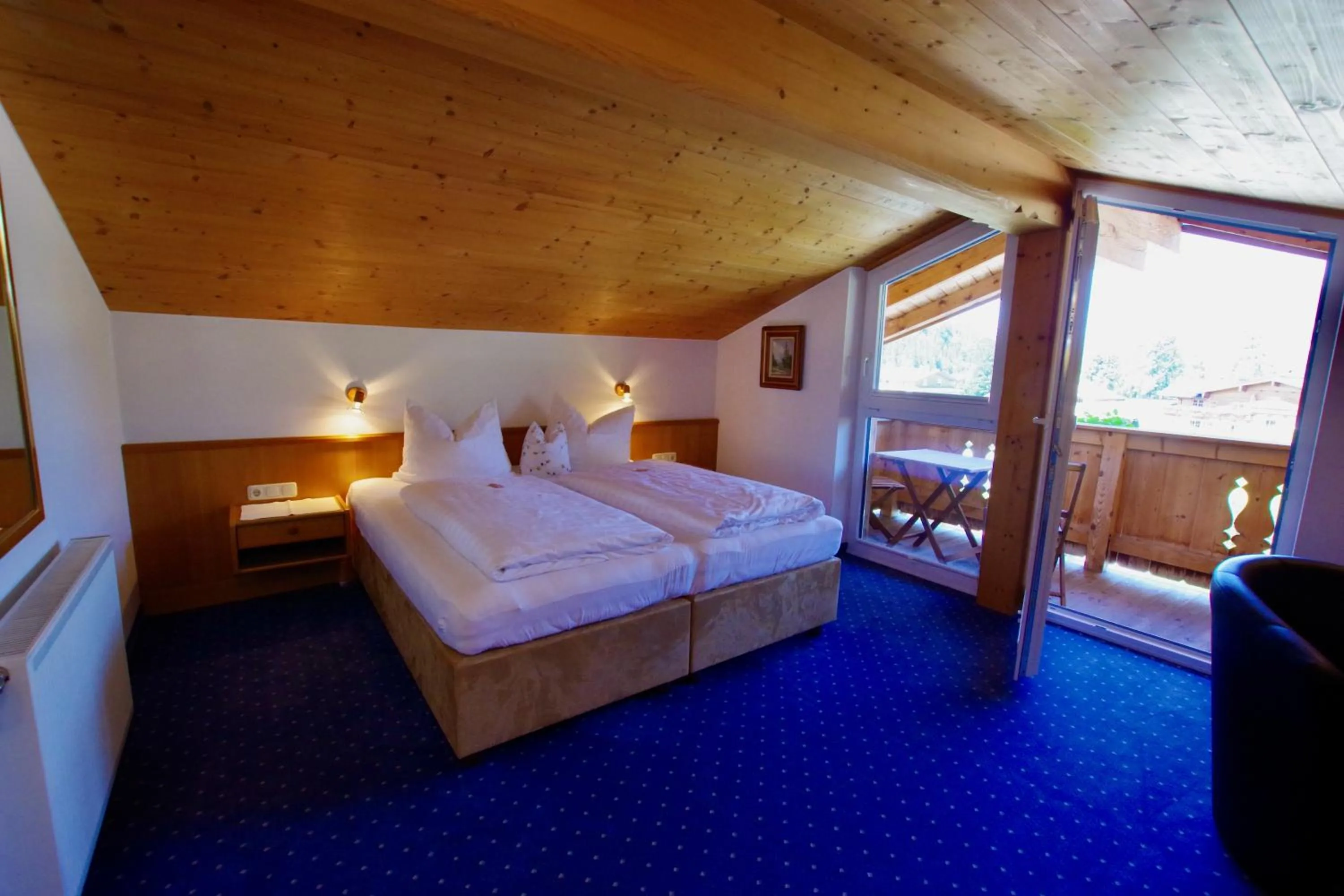 Bedroom, Bed in Hotel-Pension Heike