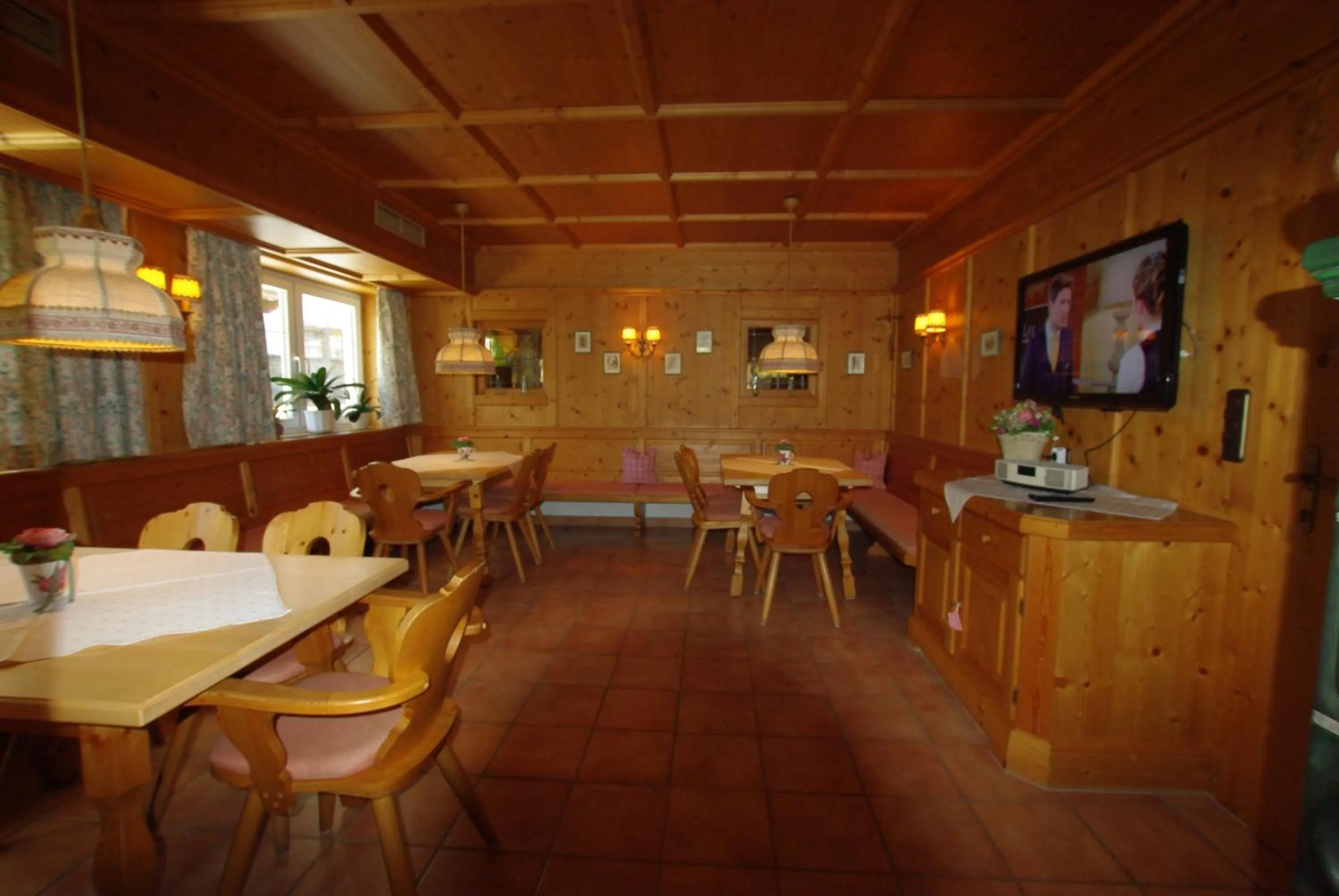 Communal lounge/ TV room in Hotel-Pension Heike