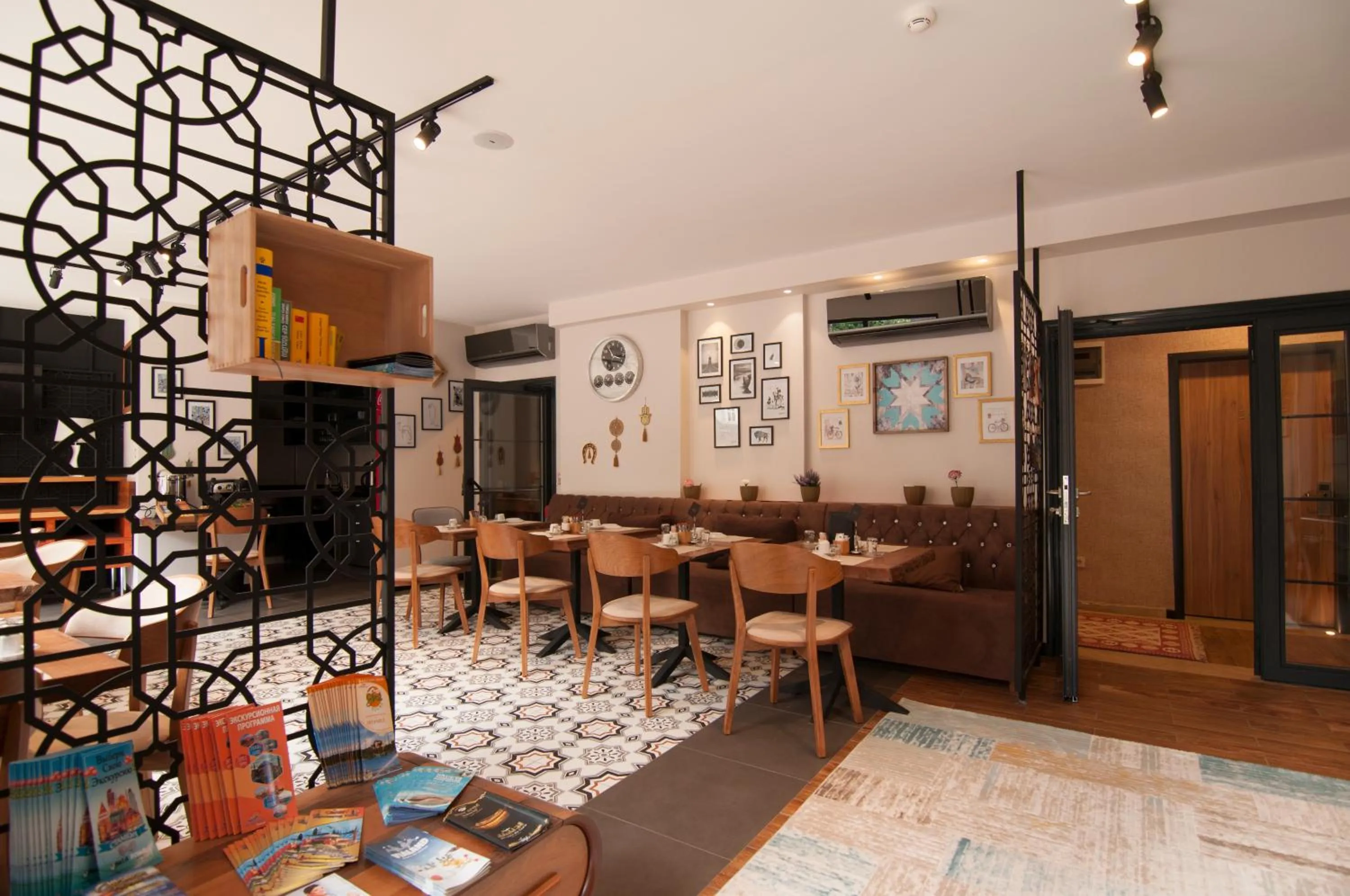 Restaurant/places to eat in Nomade Hotel Exclusive