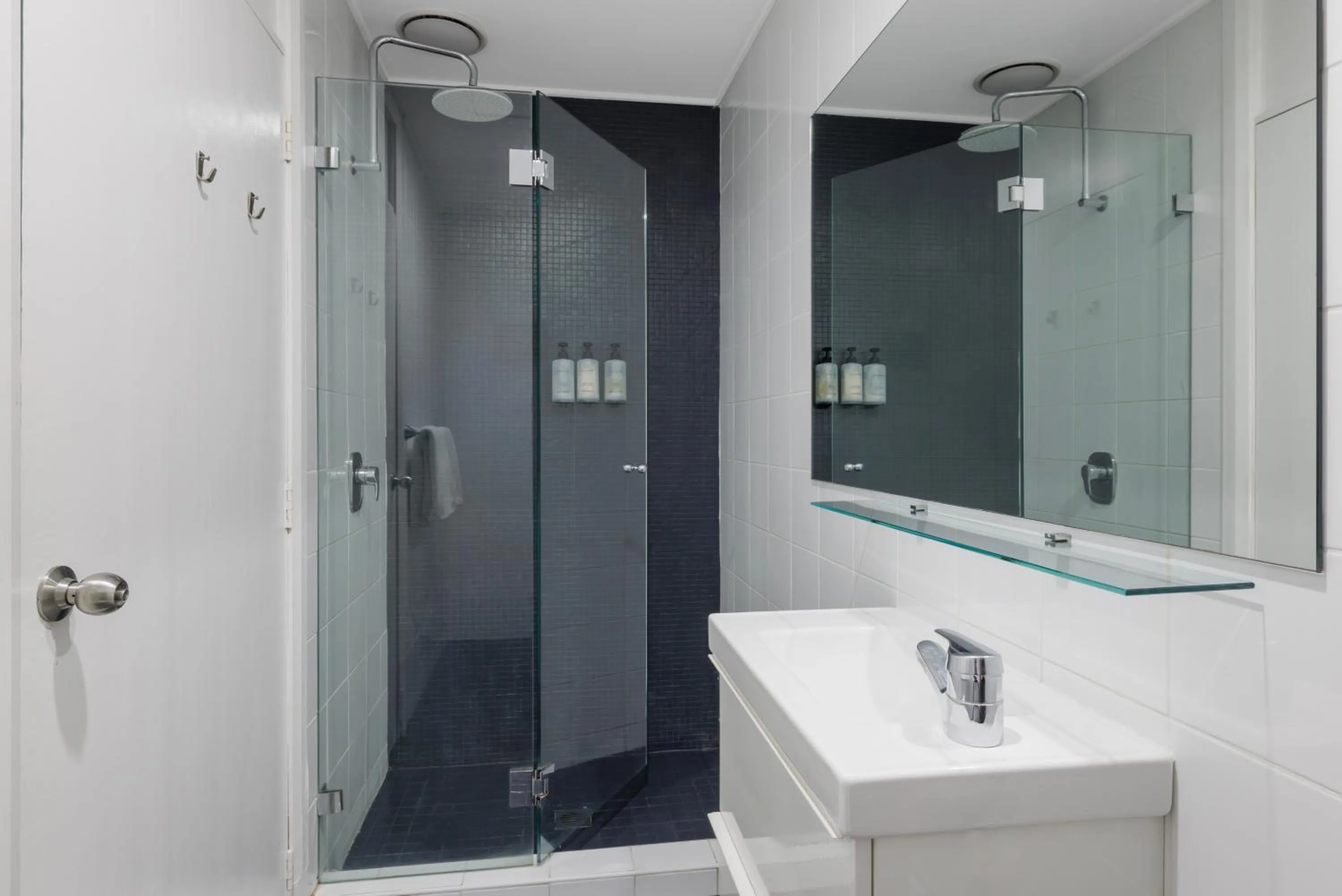 Shower in Vulcan Hotel Sydney