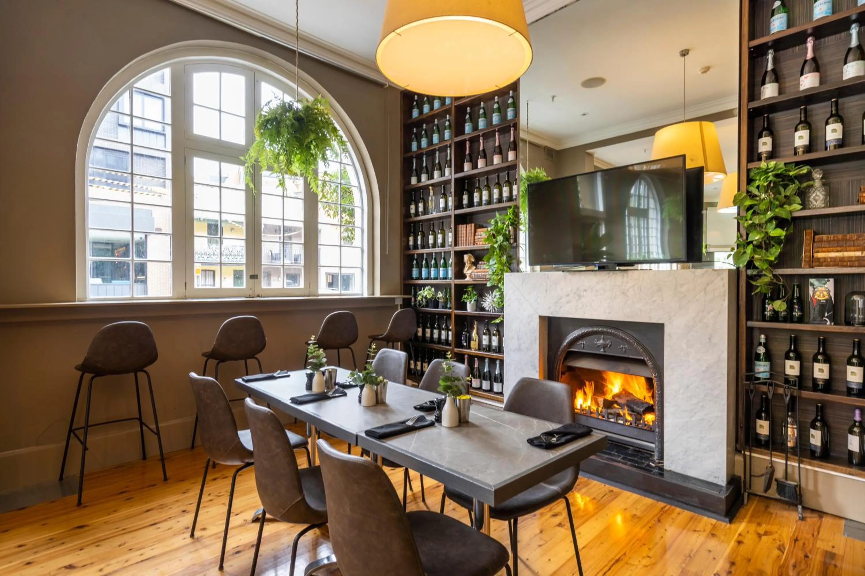 Restaurant/places to eat in Vulcan Hotel Sydney