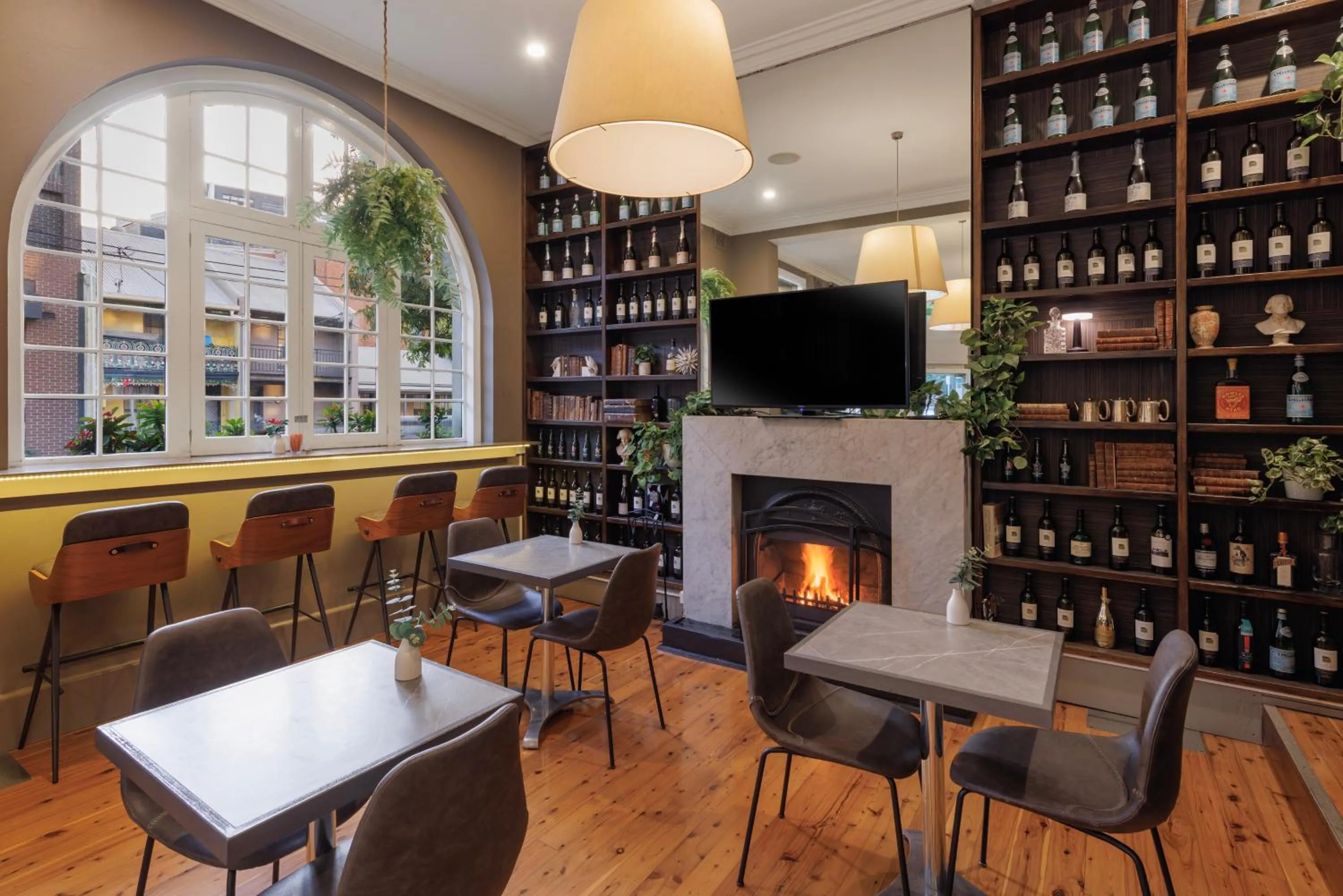 Restaurant/places to eat in Vulcan Hotel Sydney