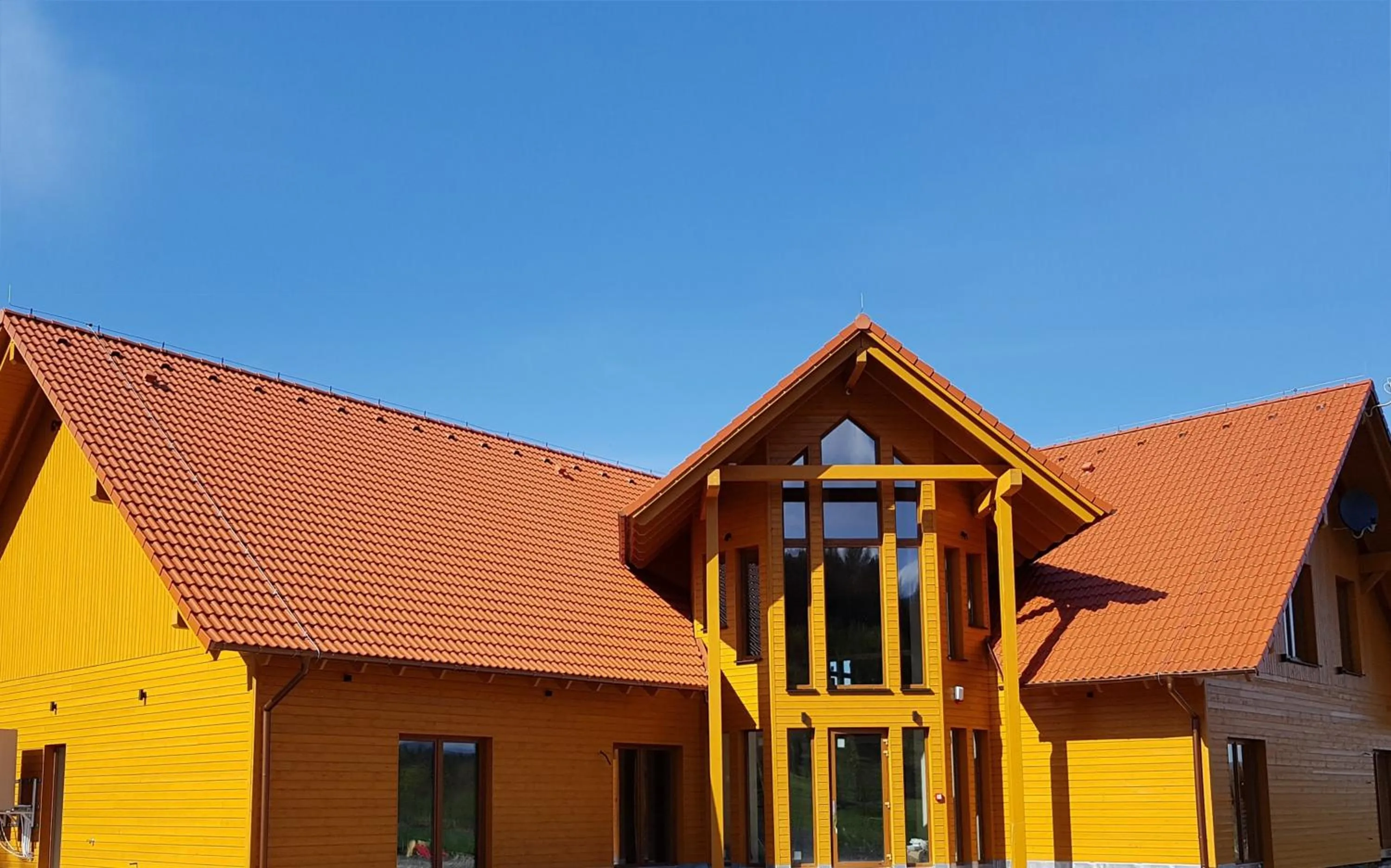 Facade/entrance in Dom z Bali