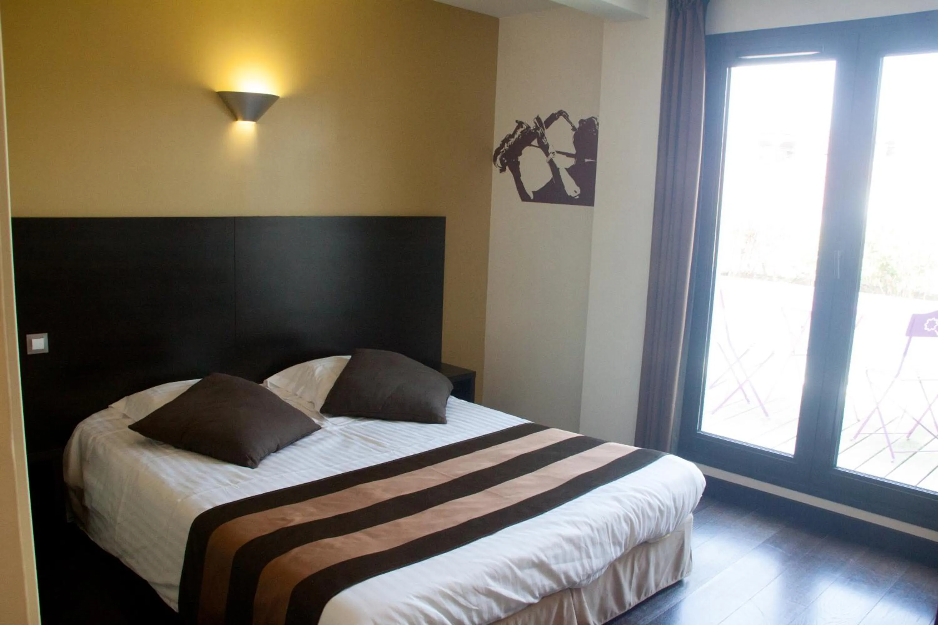 Bed in Logis Hôtel Terre de Loire