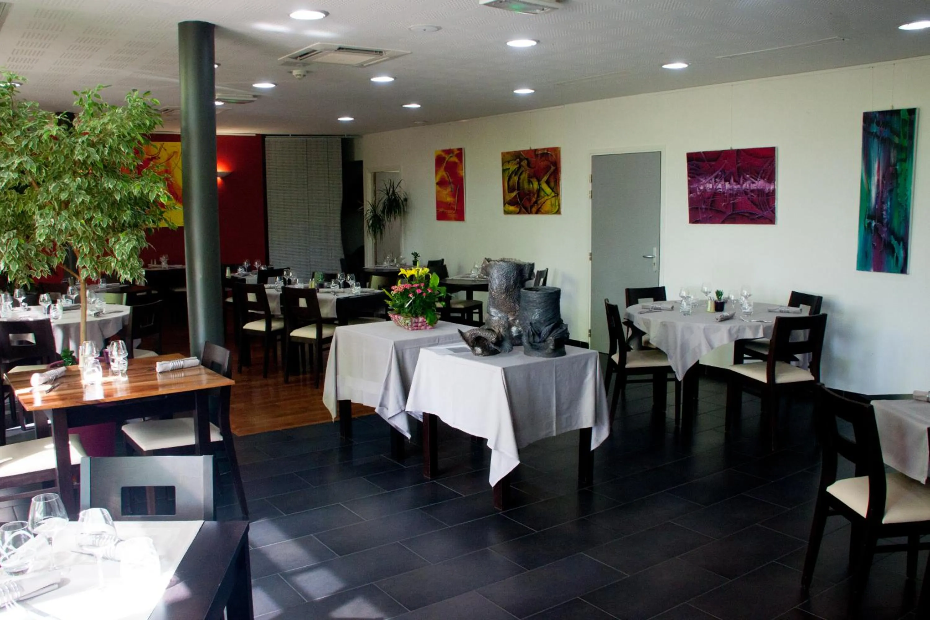 Restaurant/places to eat in Logis Hôtel Terre de Loire