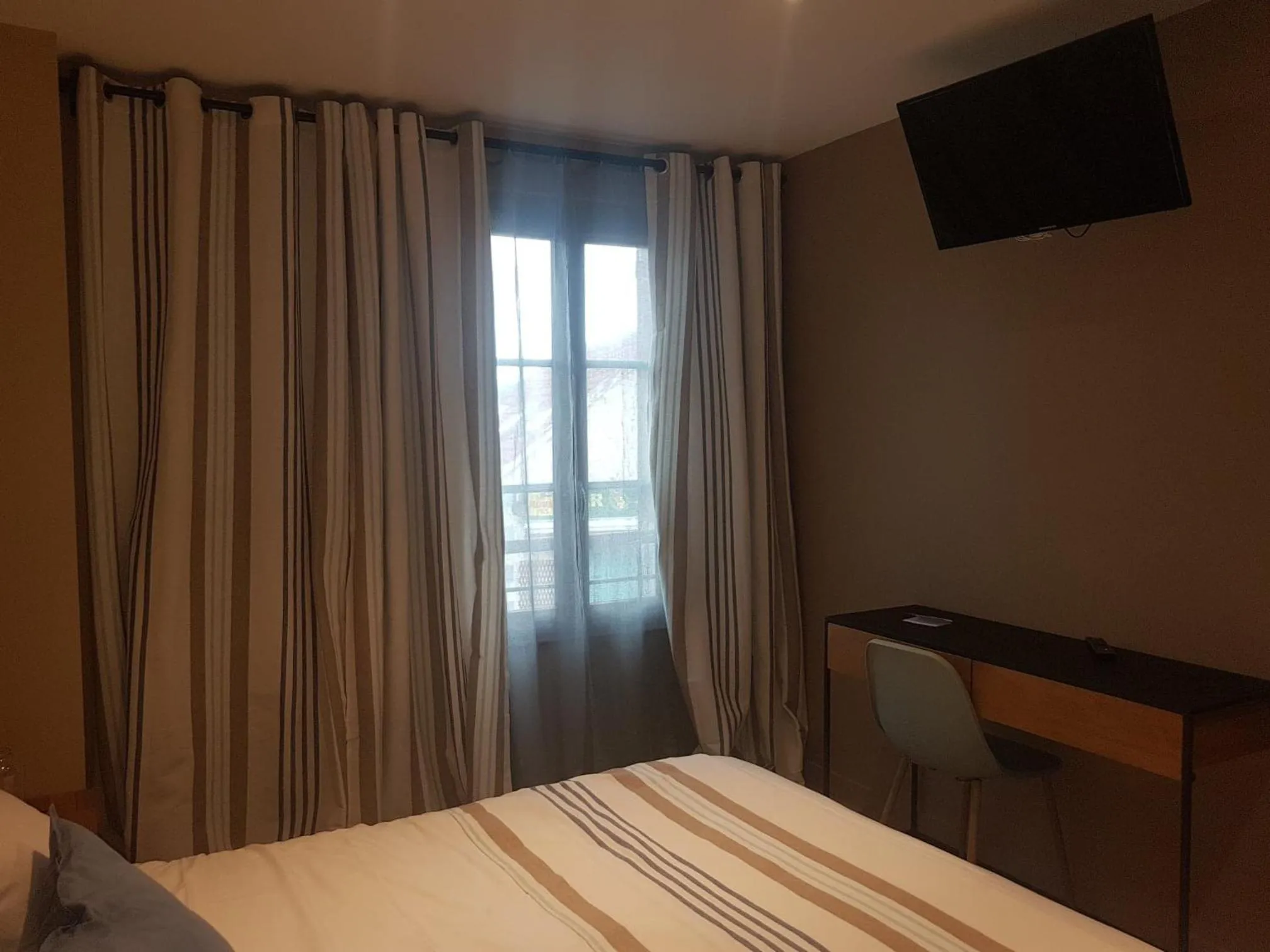 Bed in Logis Hôtel Terre de Loire