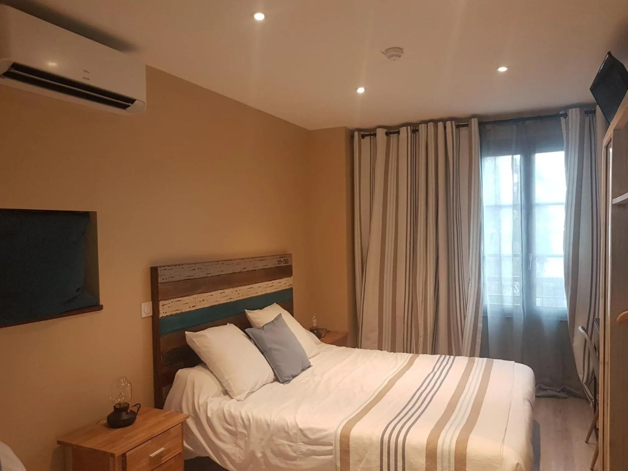 Bed in Logis Hôtel Terre de Loire