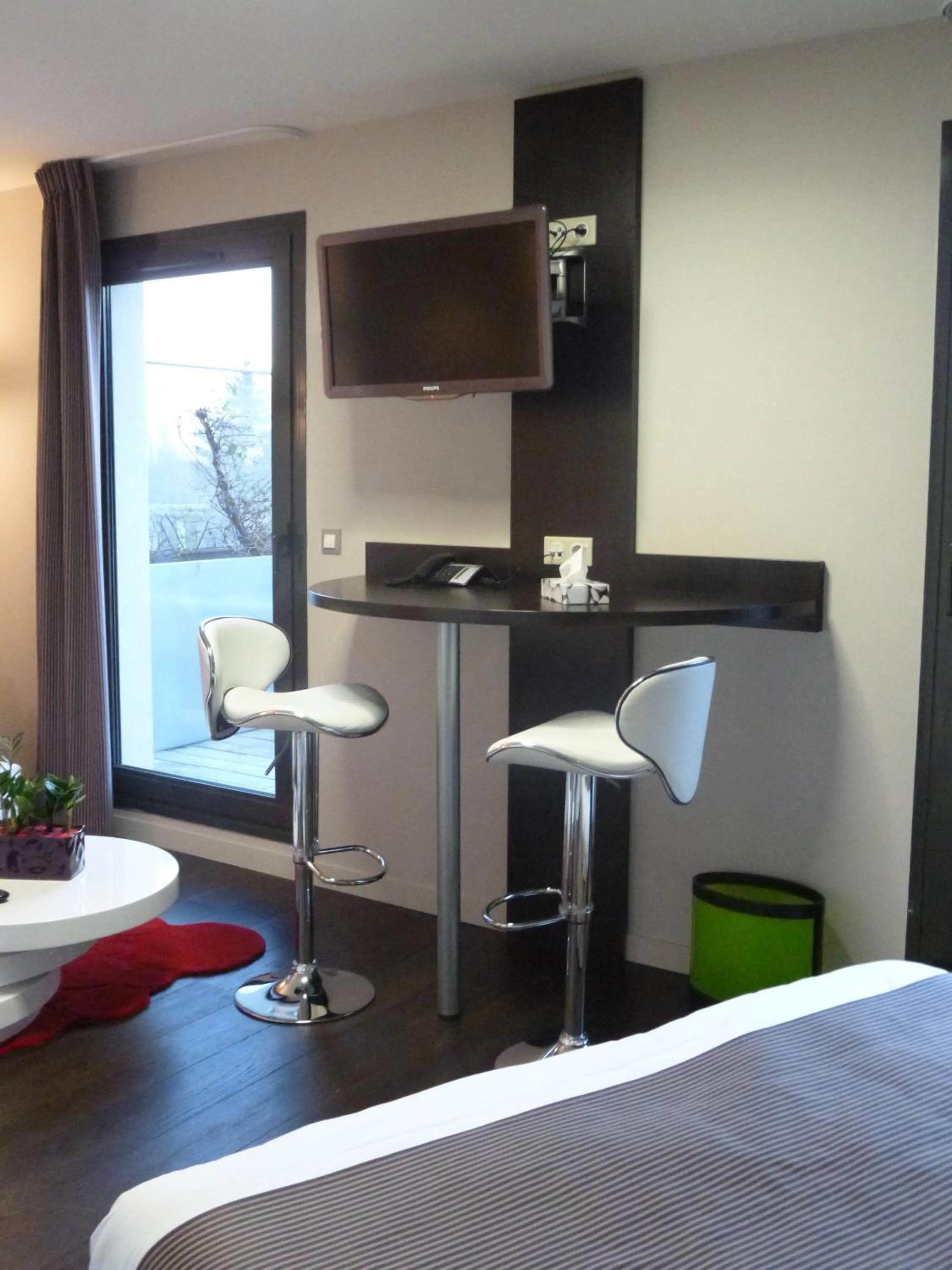 Bedroom, Bed in Logis Hôtel Terre de Loire