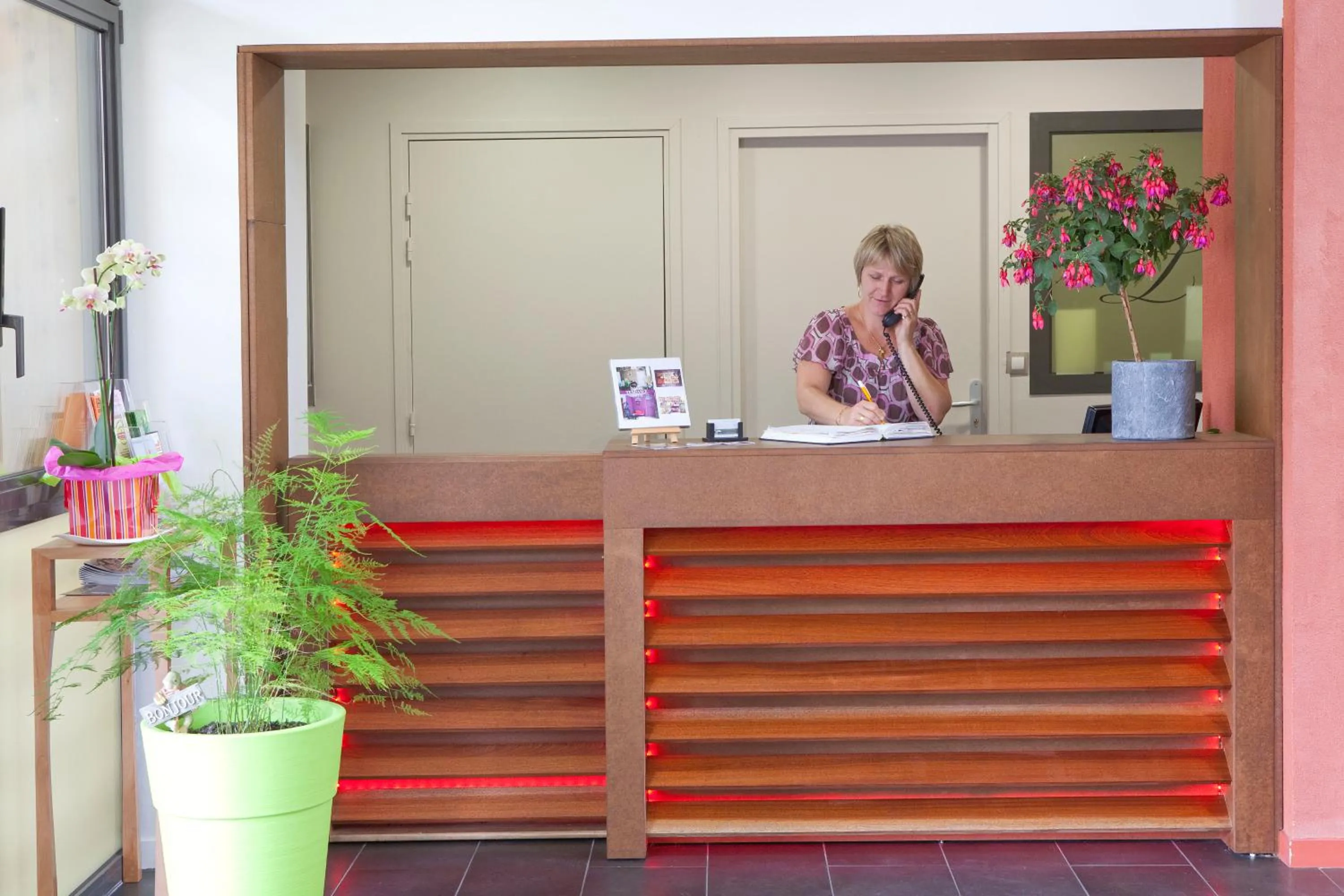 Lobby or reception in Logis Hôtel Terre de Loire