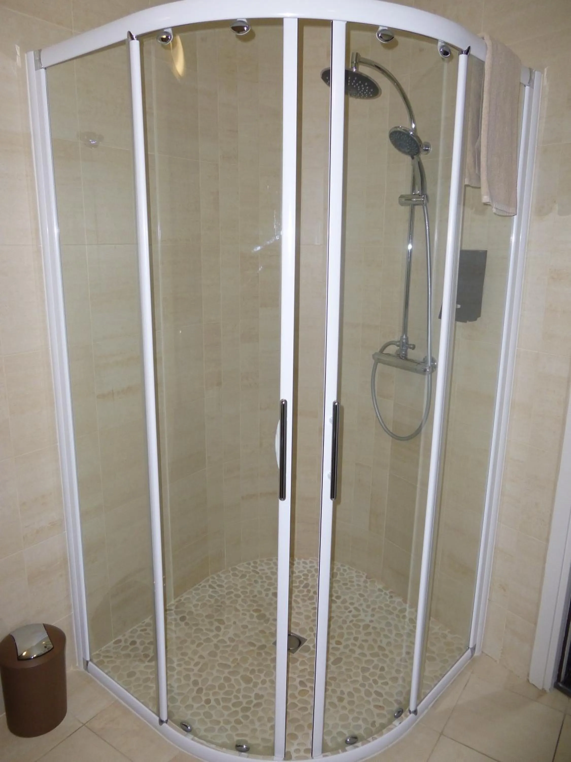 Bathroom in Logis Hôtel Terre de Loire