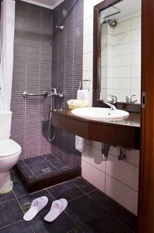 Bathroom in Lassi Hotel