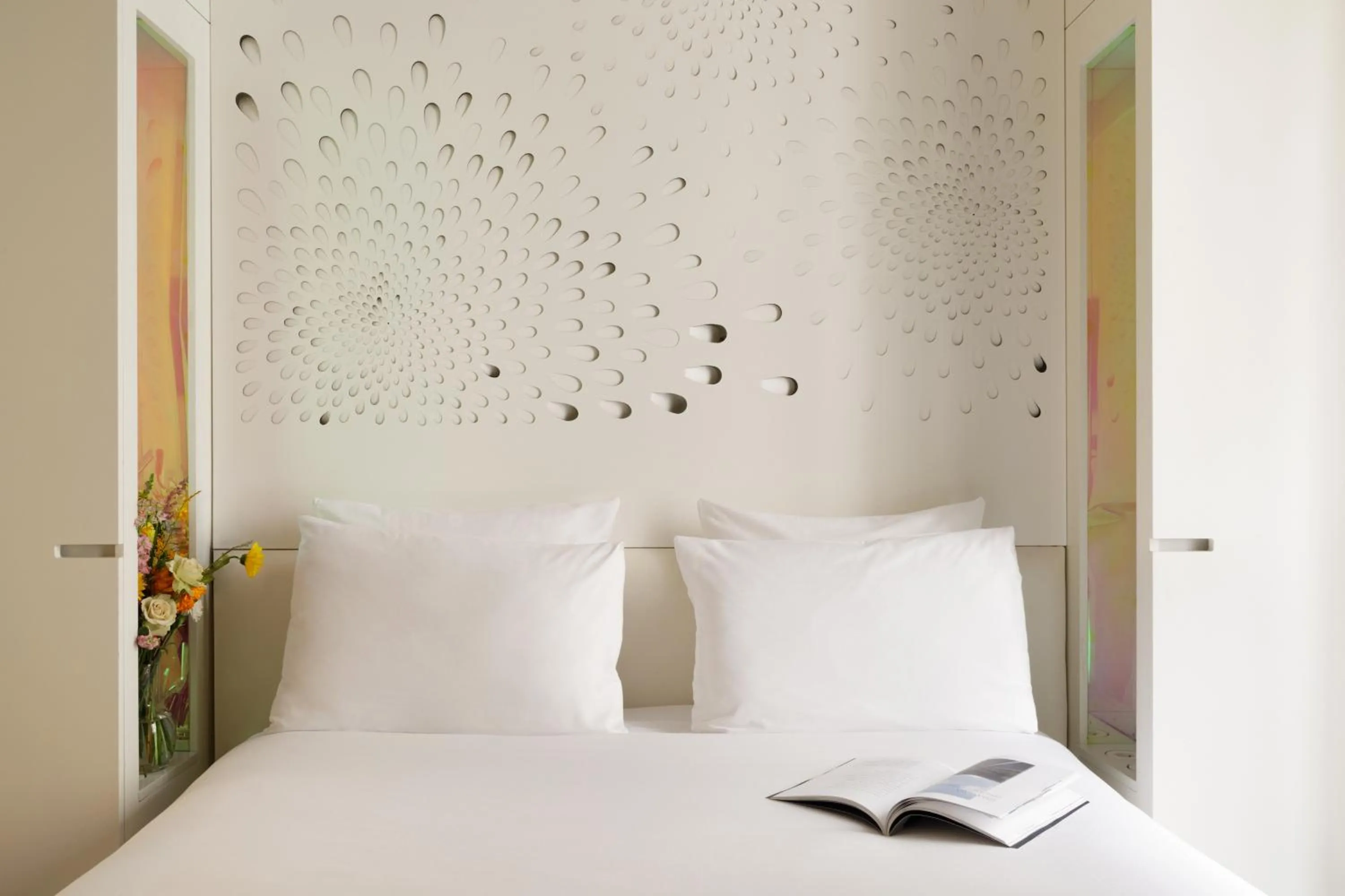 Bed in New Hotel Republique - Ex Albert's Hotel