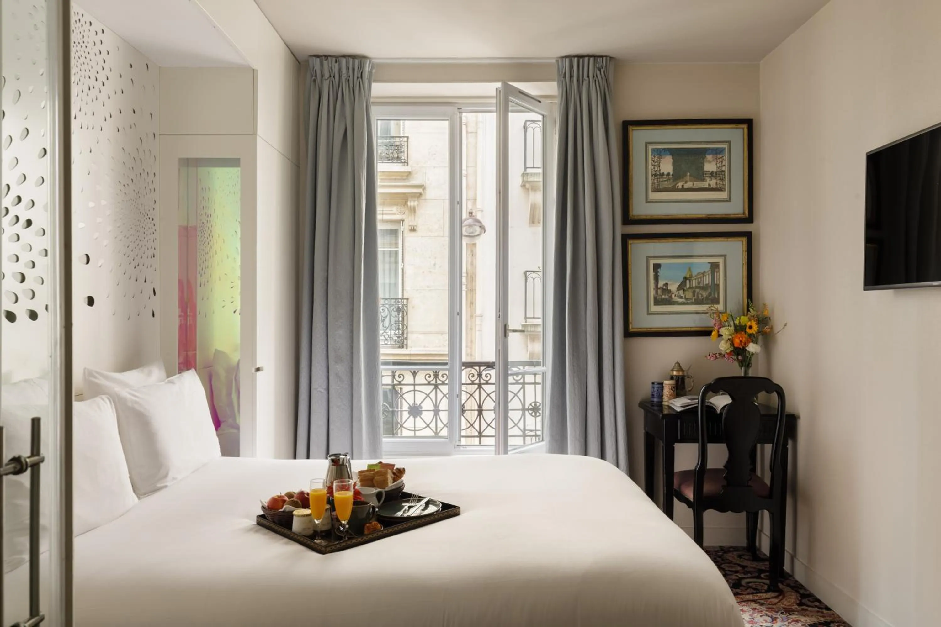 Bedroom in New Hotel Republique - Ex Albert's Hotel