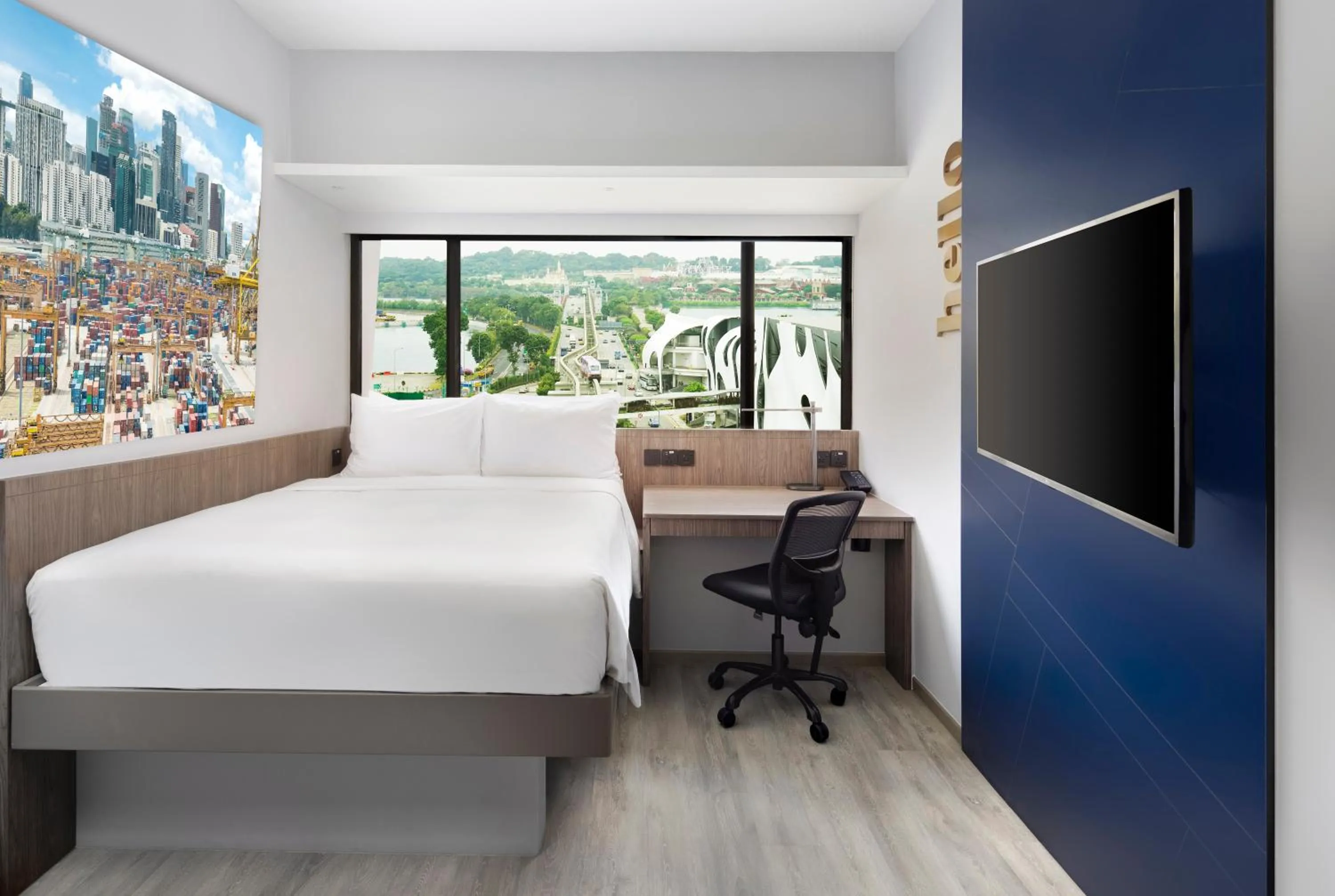 Bedroom, Bed in Travelodge Harbourfront Singapore