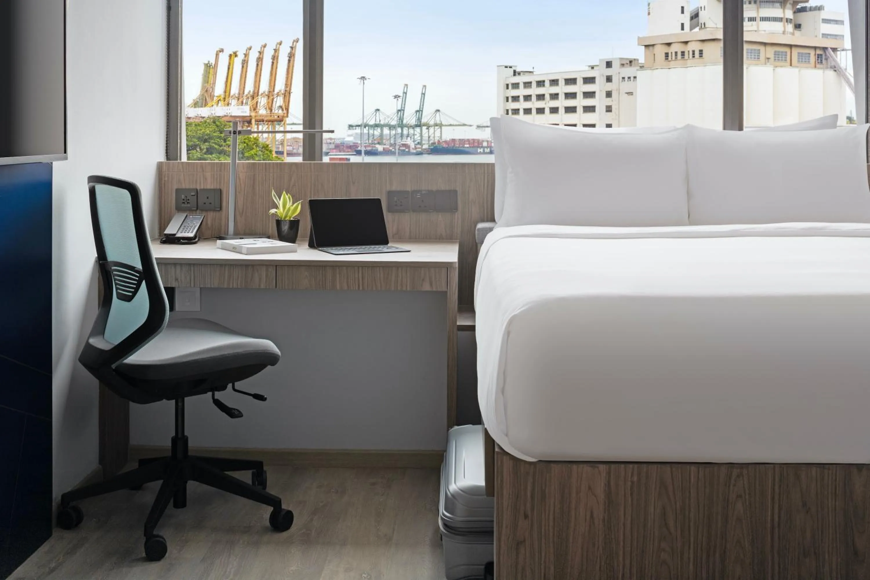 Bedroom, Bed in Travelodge Harbourfront Singapore