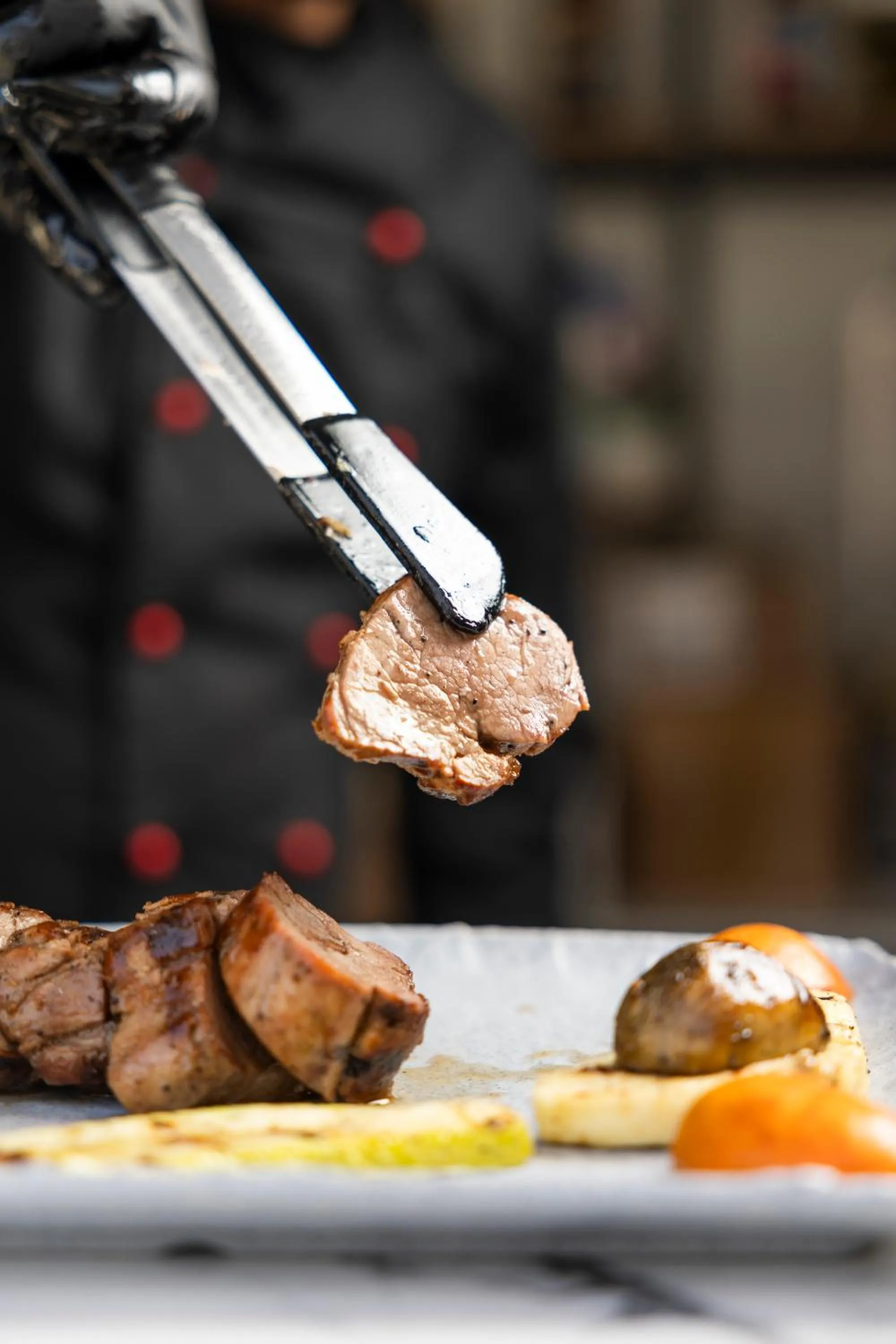 Restaurant/places to eat in Royal Hotel and Suites