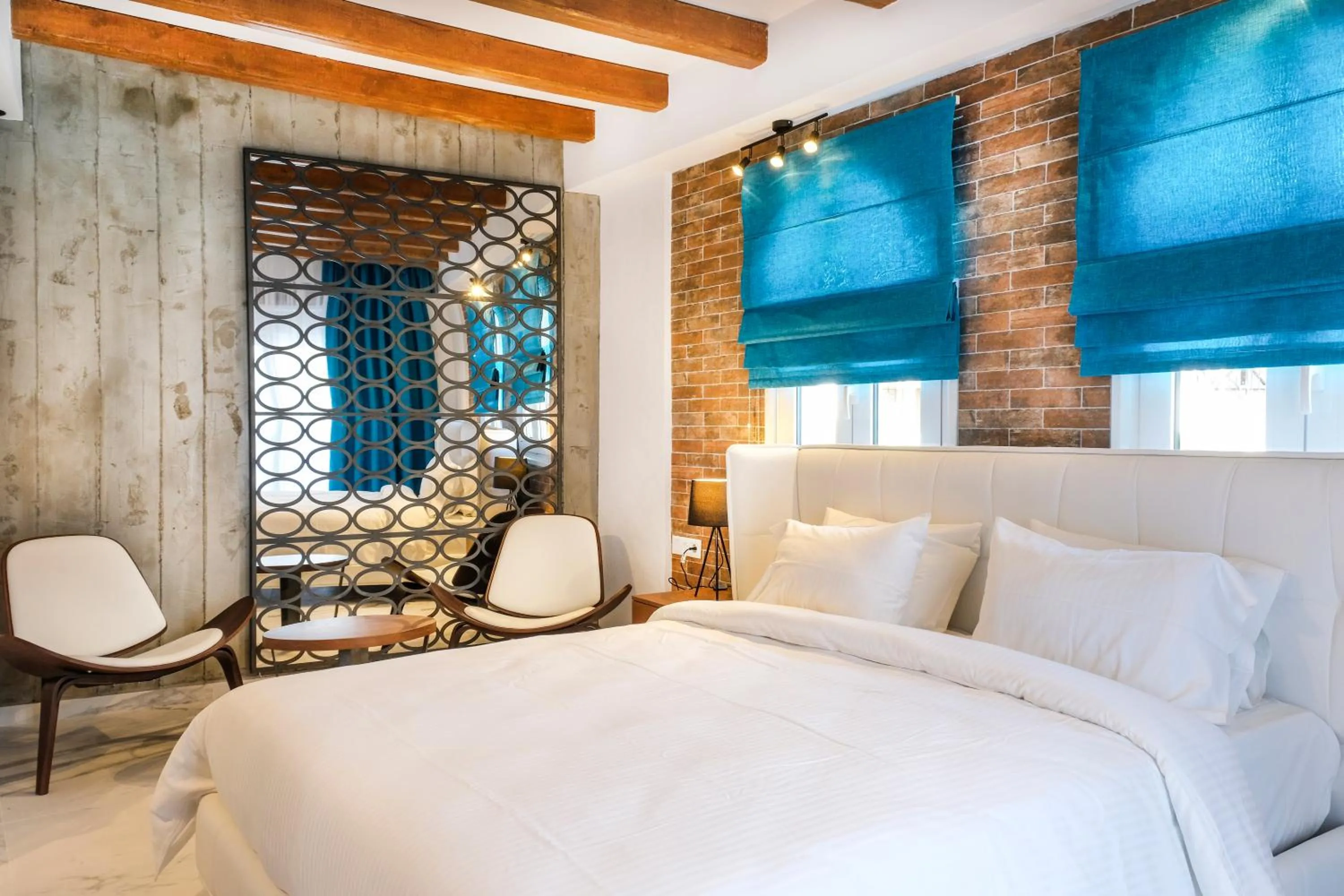 Bedroom, Bed in Royal Hotel and Suites