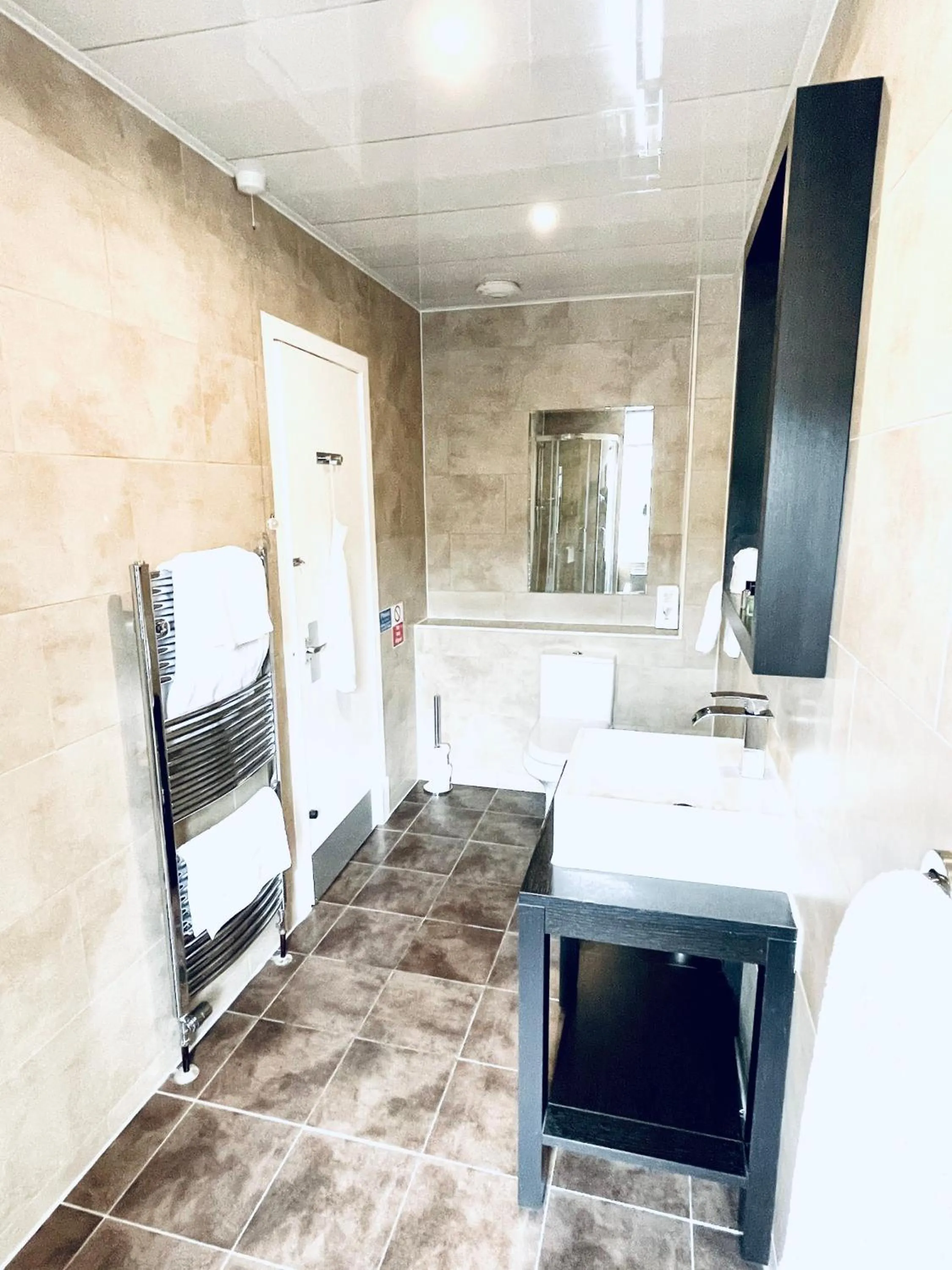 Bathroom in Invergarry Hotel