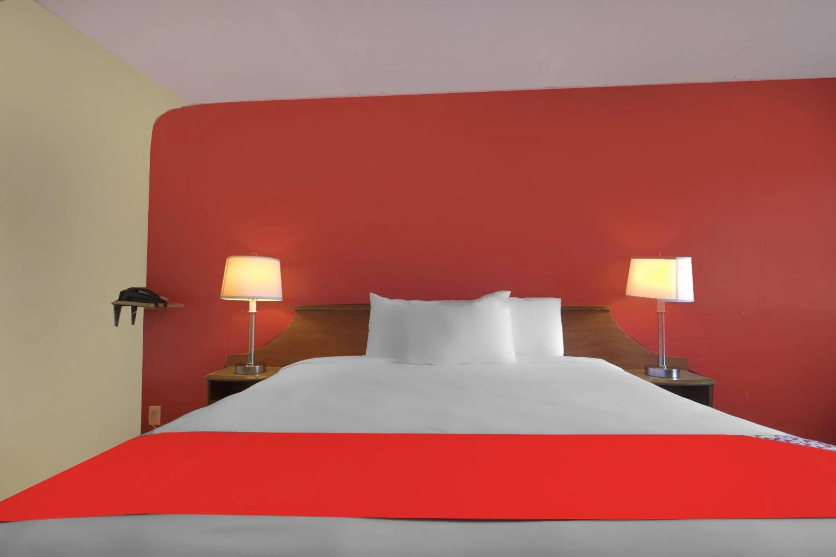 Bedroom in OYO Hotel North Lima OH - Boardman