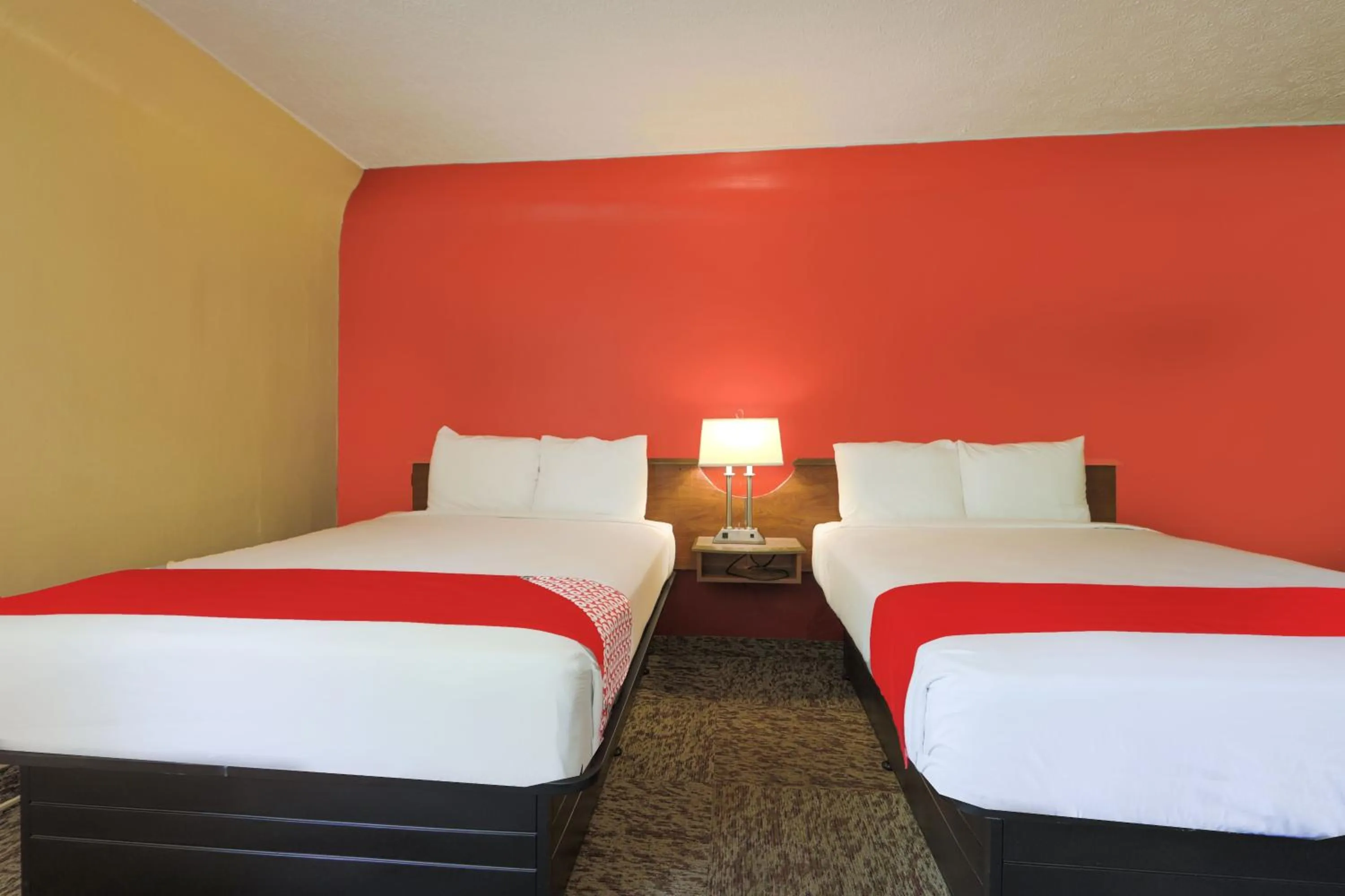 Bedroom in OYO Hotel North Lima OH - Boardman