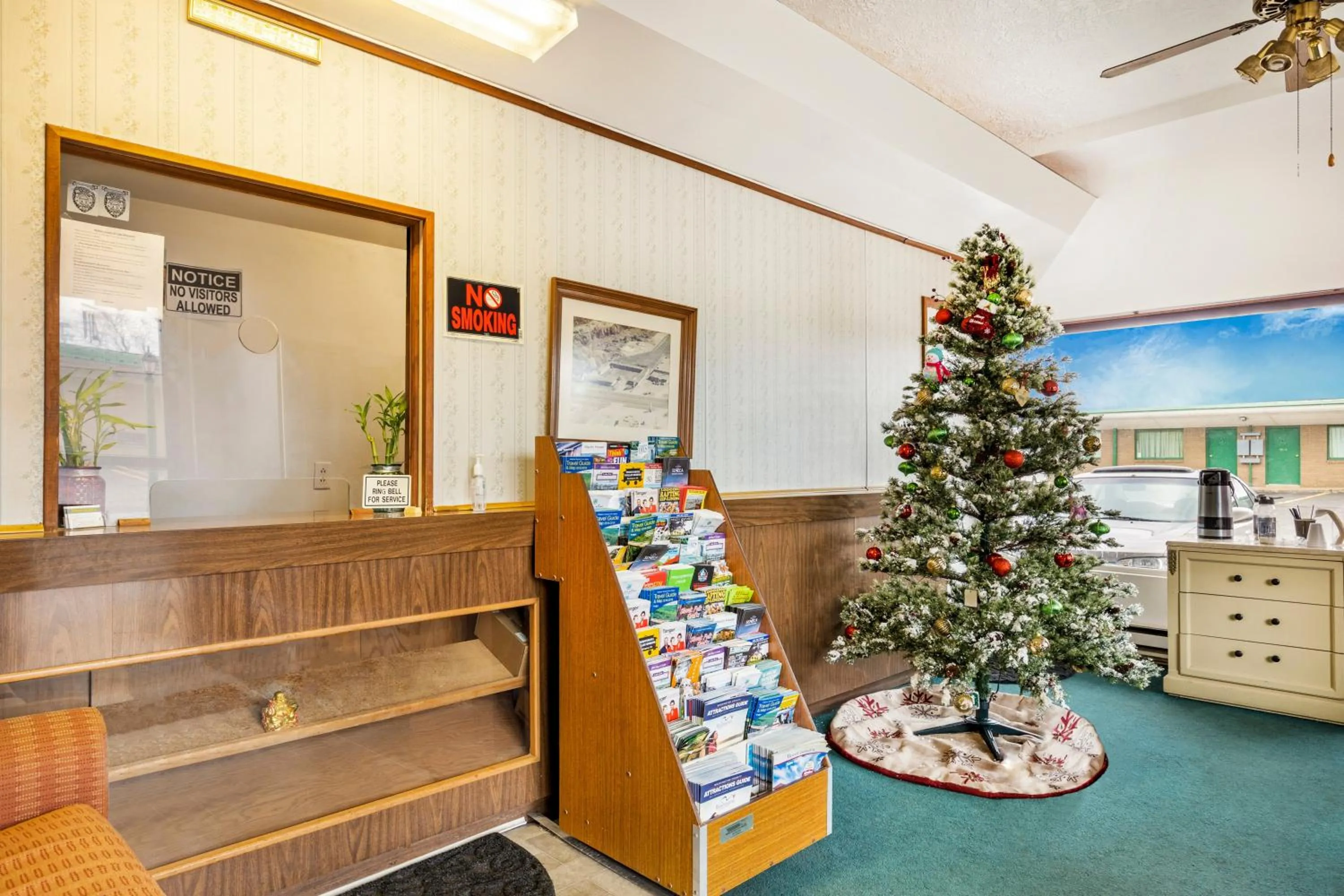 Lobby or reception in OYO Hotel North Lima OH - Boardman