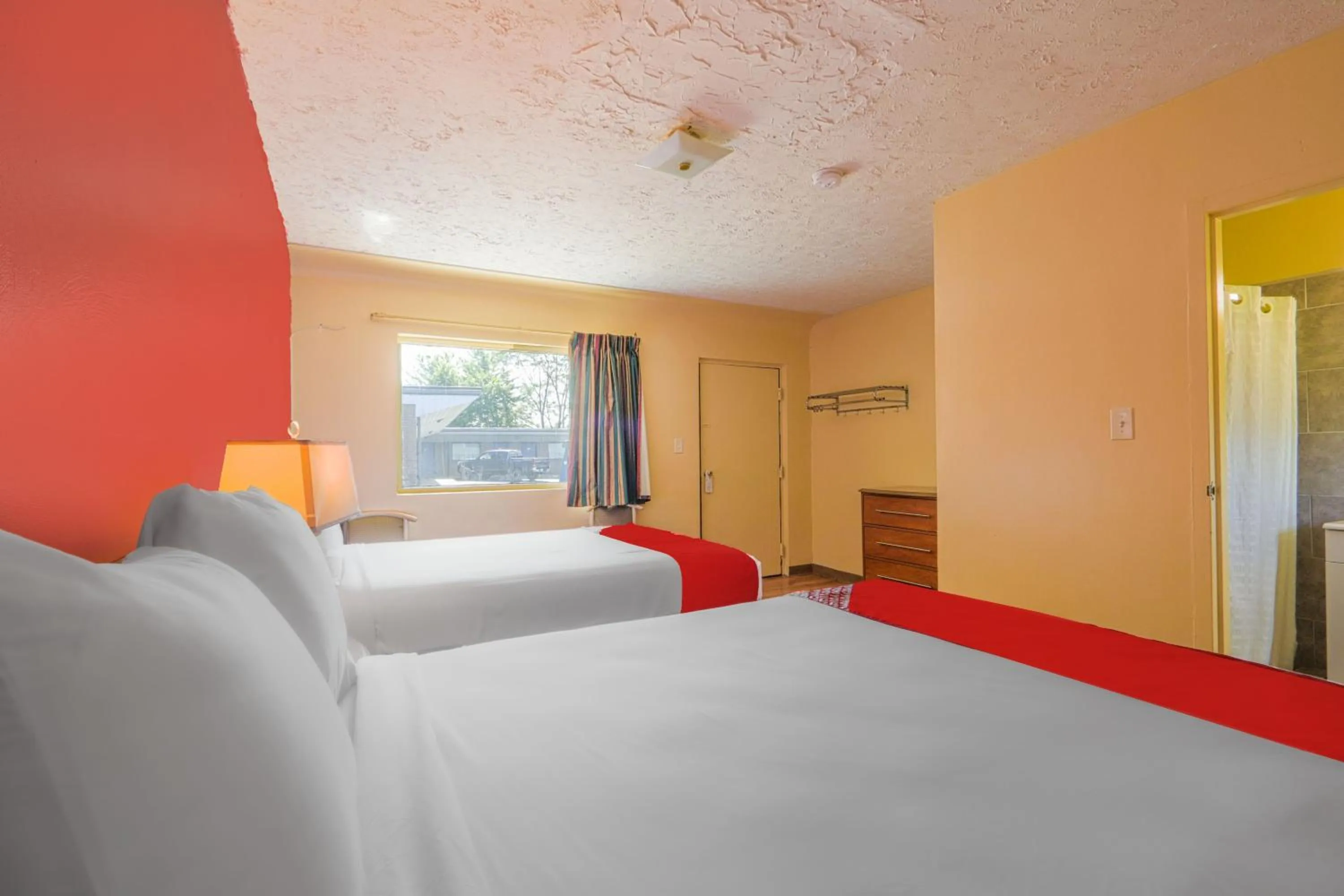 Bedroom in OYO Hotel North Lima OH - Boardman