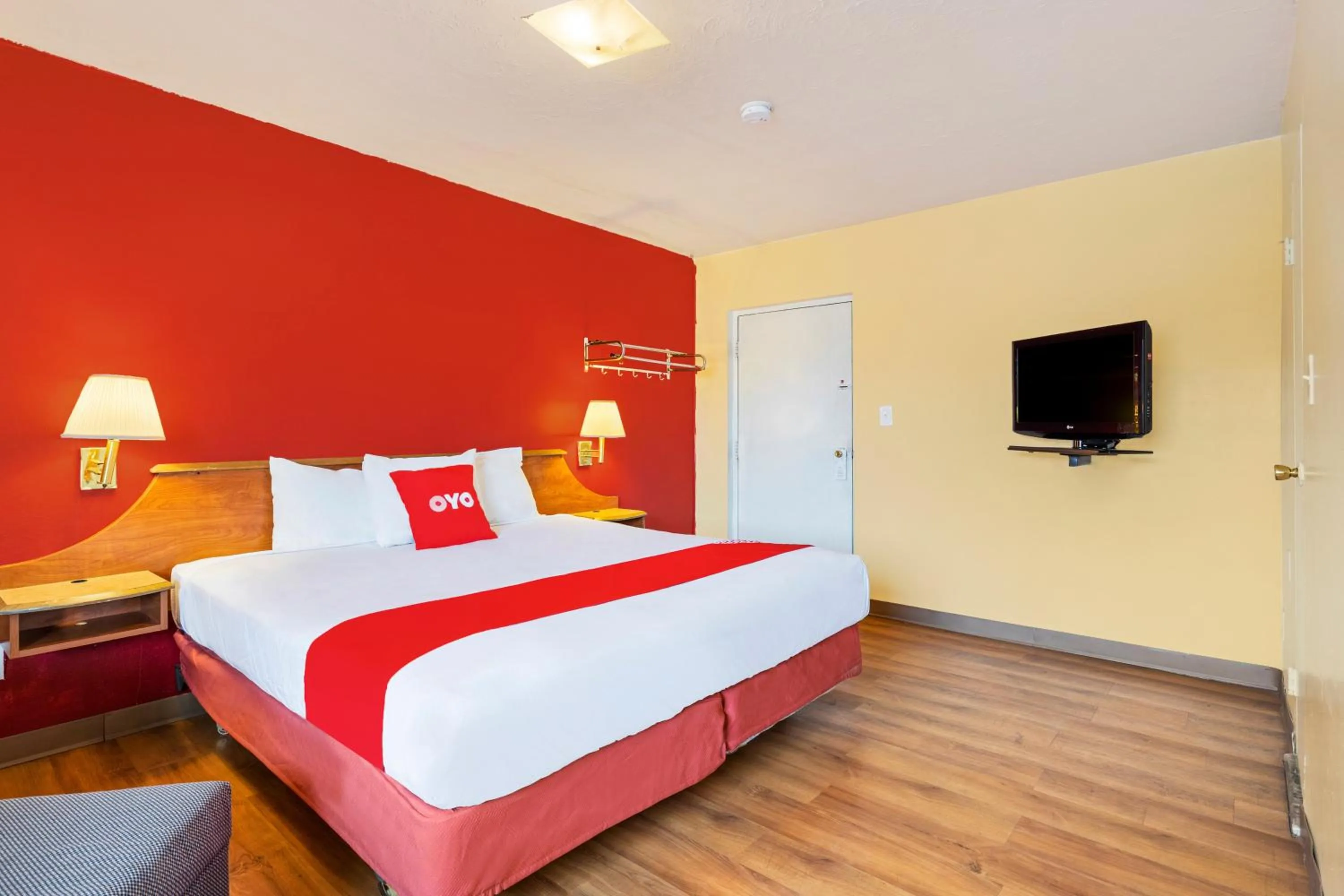 Bedroom in OYO Hotel North Lima OH - Boardman