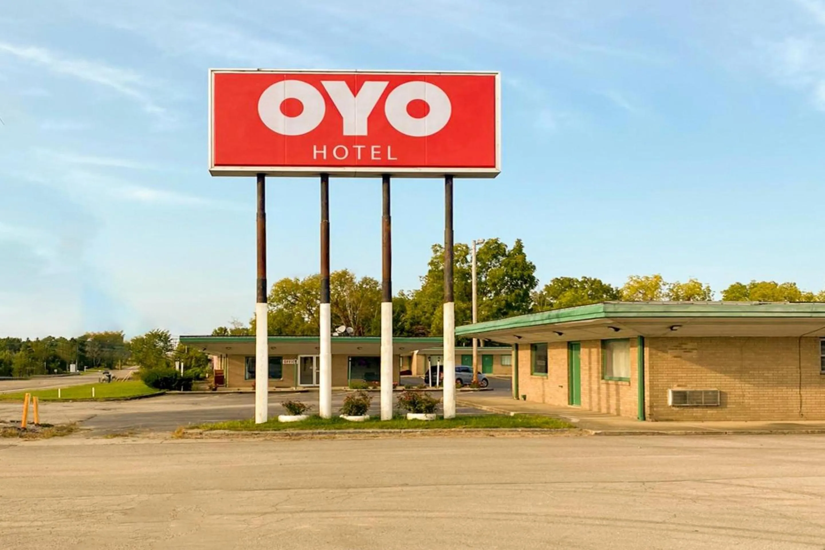 Facade/entrance in OYO Hotel North Lima OH - Boardman