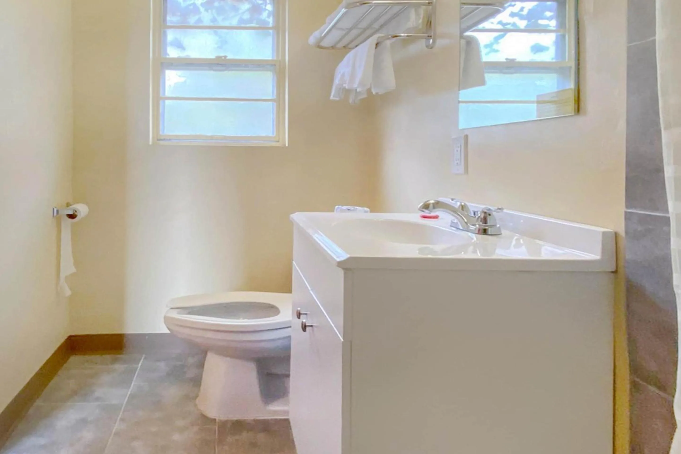 Bathroom in OYO Hotel North Lima OH - Boardman