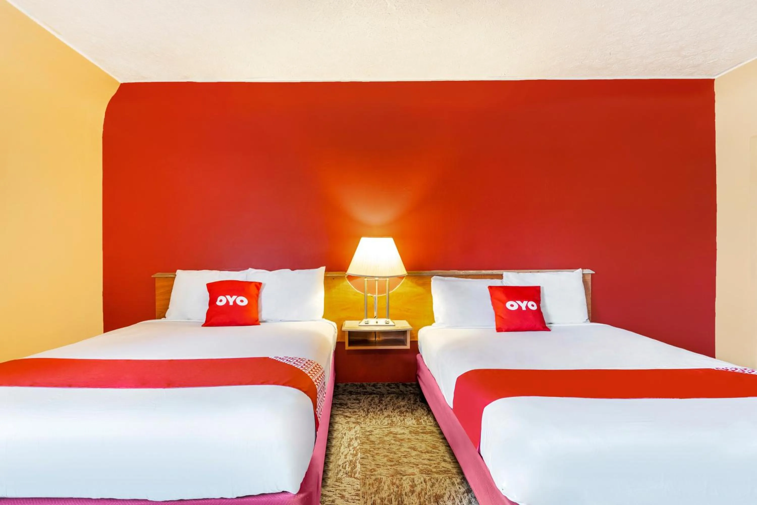 Bedroom in OYO Hotel North Lima OH - Boardman