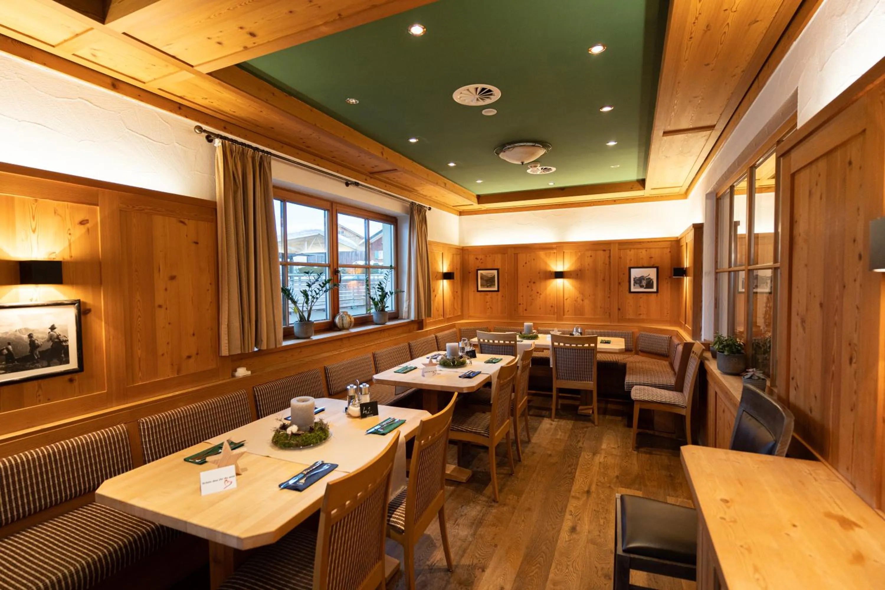 Restaurant/places to eat in Haller's Posthotel